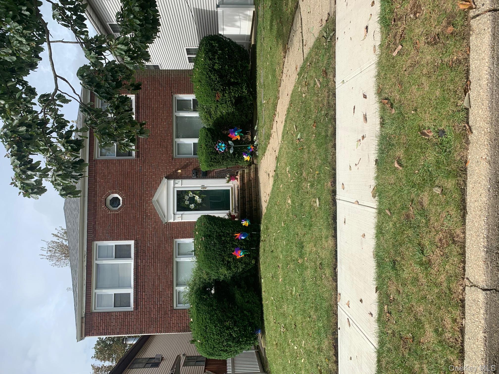 #1 photo, 71 Evergreen Avenue, ナッソー郡 Lynbrook , NY 11563