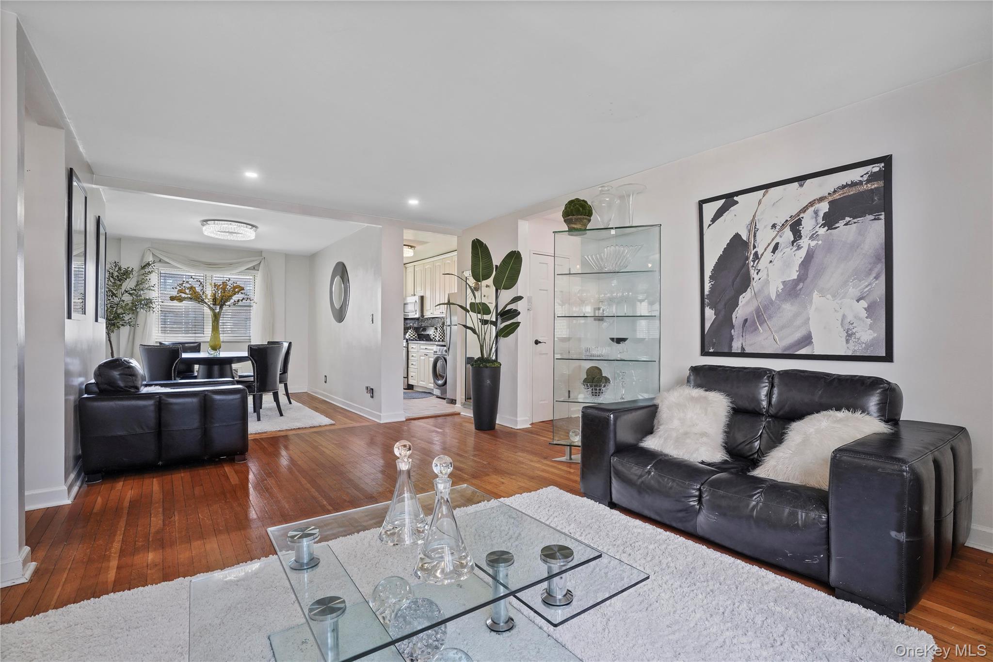 #1 photo, 89-29 Shore Parkway, कुईंस Howard Beach , NY 11414