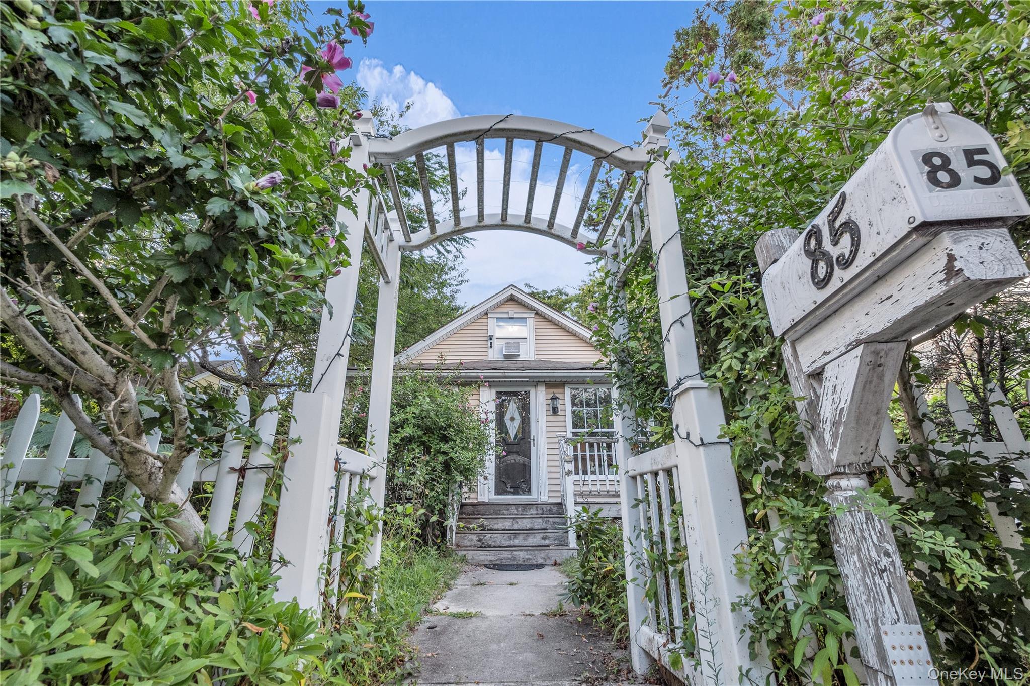 #1 photo, 85 Robert Street, サフォーク郡 Patchogue , NY 11772