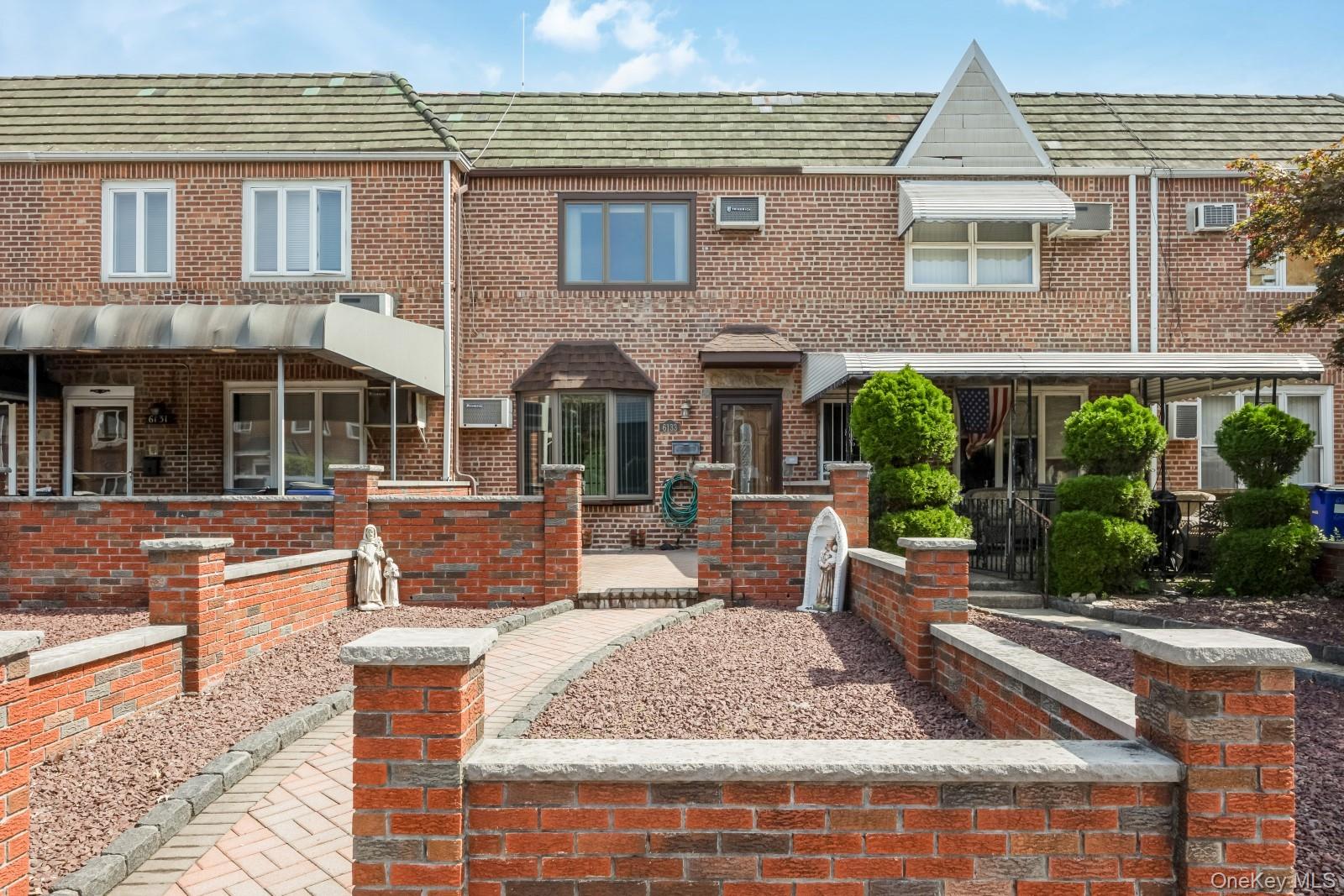 #1 photo, 61-33 78 Street, كوينز Middle Village , NY 11379