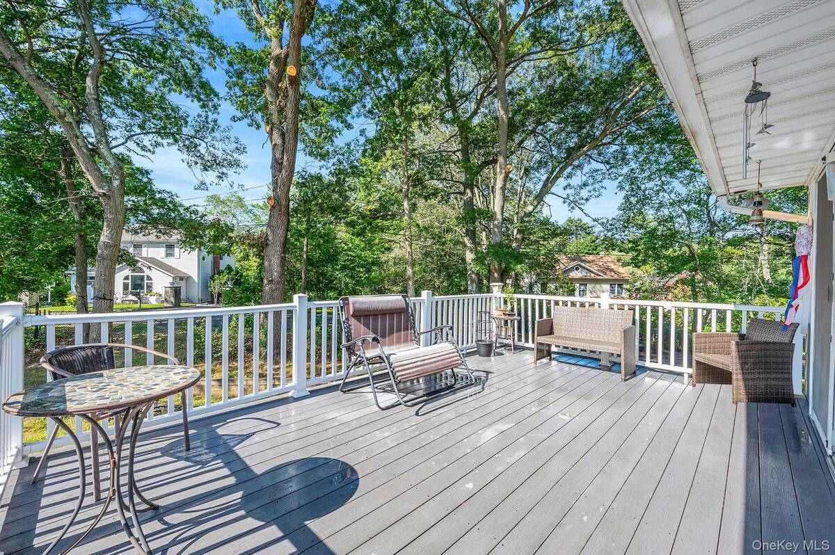 #3 photo, 3 Wainscott Drive, サフォーク郡 Sound Beach , NY 11789