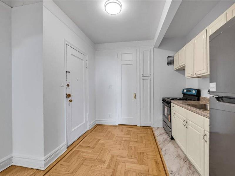 #4 photo, 1120 Brighton Beach Avenue, #5D, Brighton Beach , NY 11235