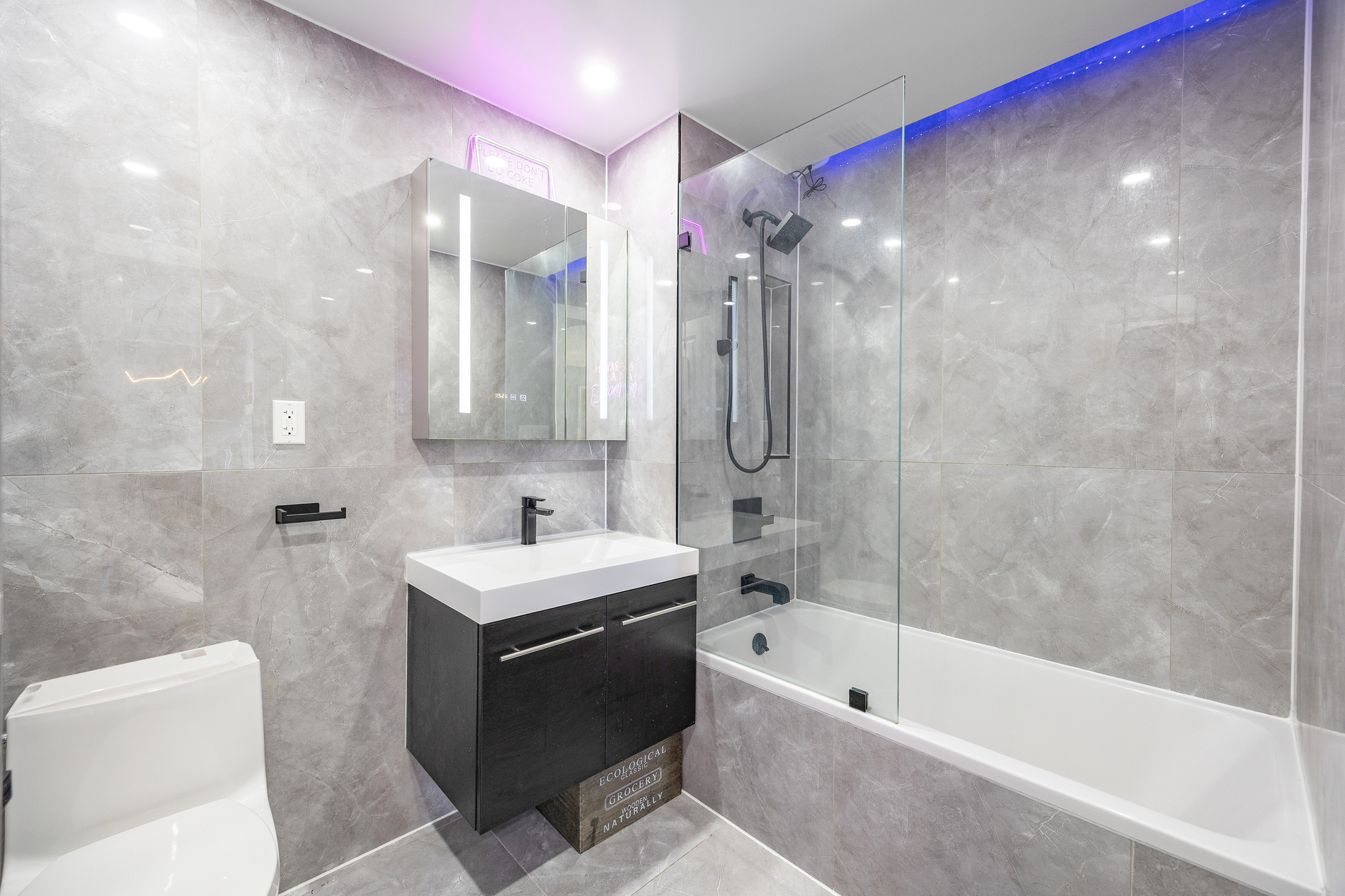 #12 photo, 14-54 31st Avenue, クイーンズ区 Astoria , NY 11106