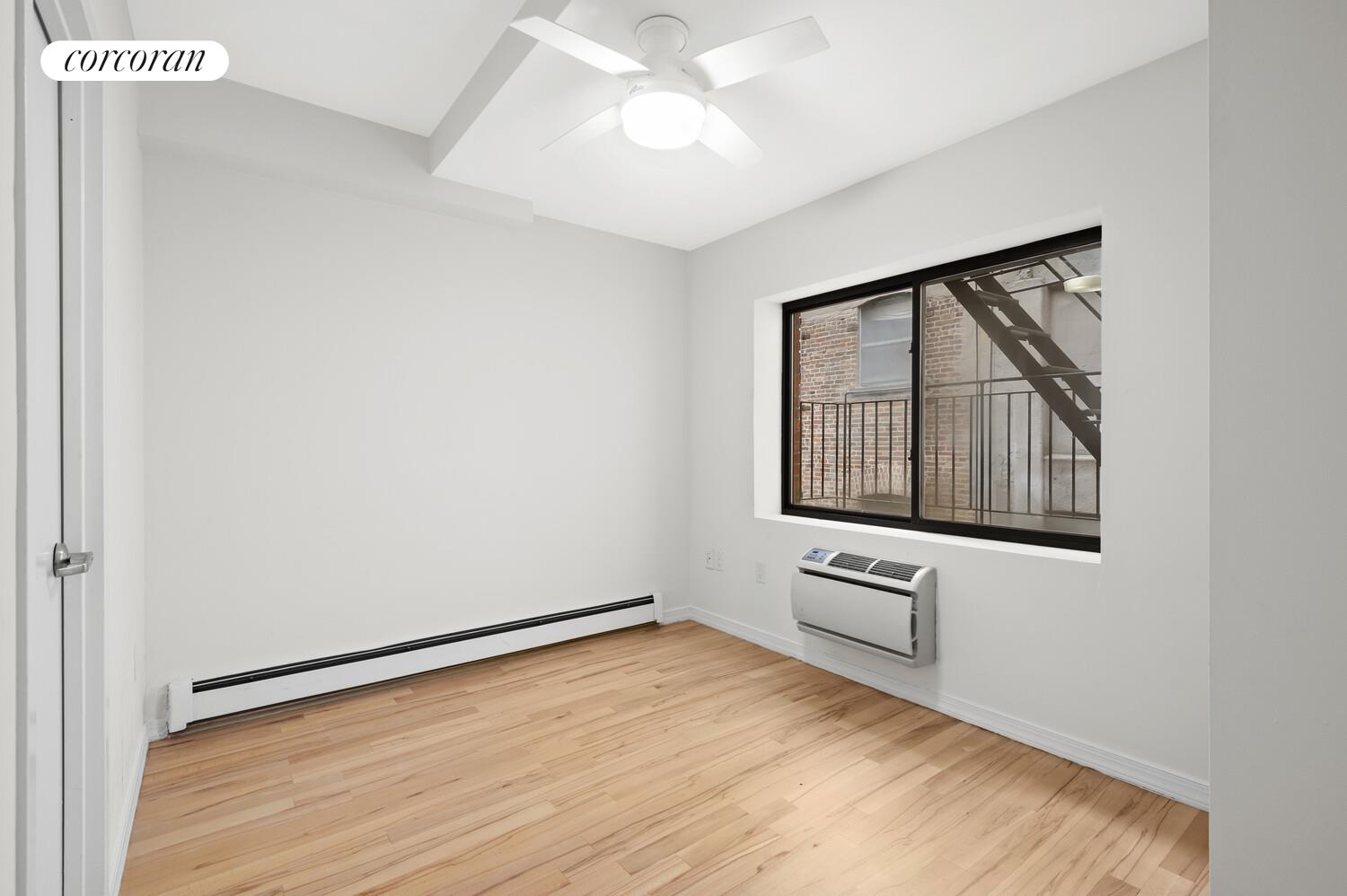 #4 photo, New York City, マンハッタン East Village , NY 10009