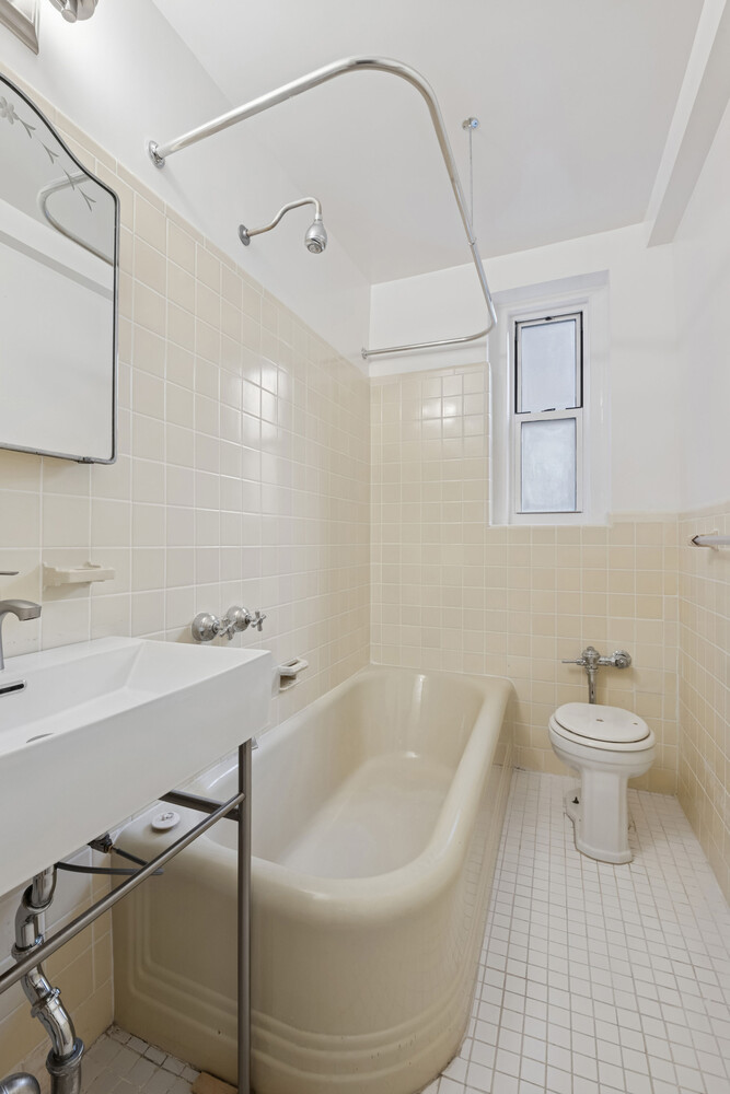 #7 photo, 255 CABRINI Boulevard, マンハッタン Hudson Heights , NY 10040