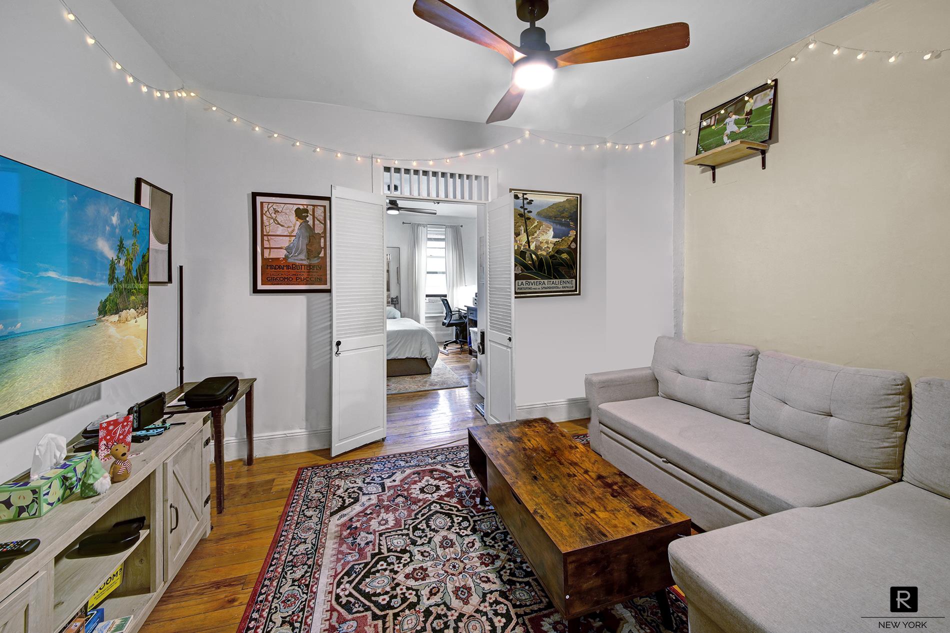 #1 photo, 244 E 90th Street, マンハッタン Upper East Side , NY 10128