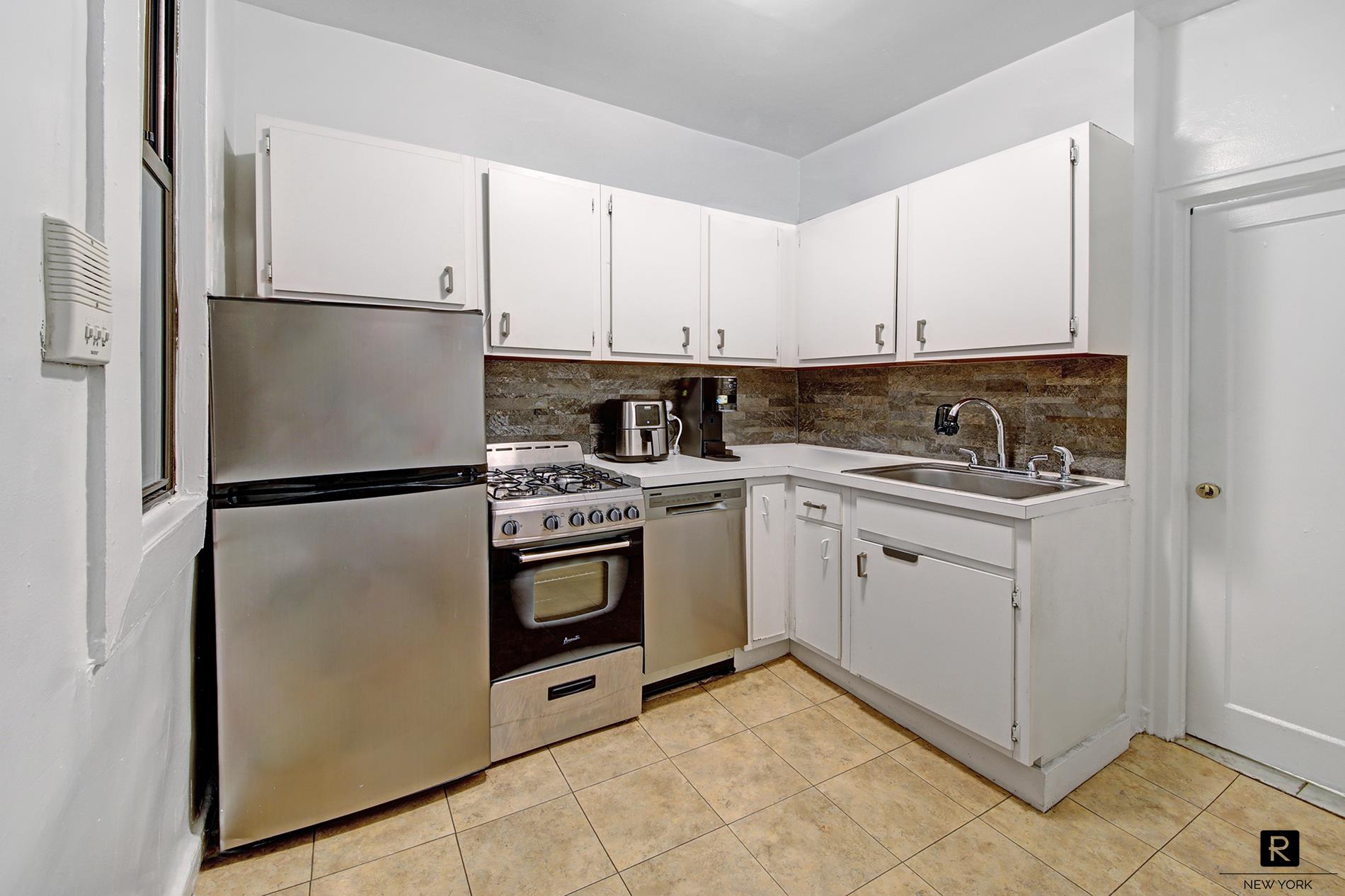 #4 photo, 244 E 90th Street, マンハッタン Upper East Side , NY 10128