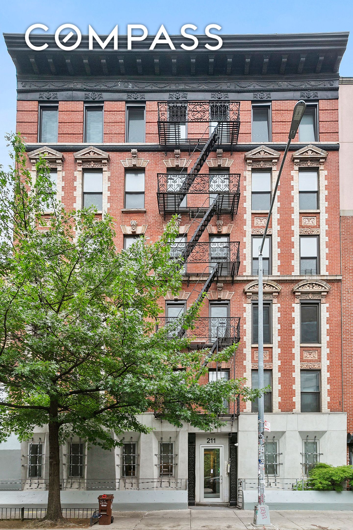 #12 photo, 211 E 3rd Street, マンハッタン East Village , NY 10009