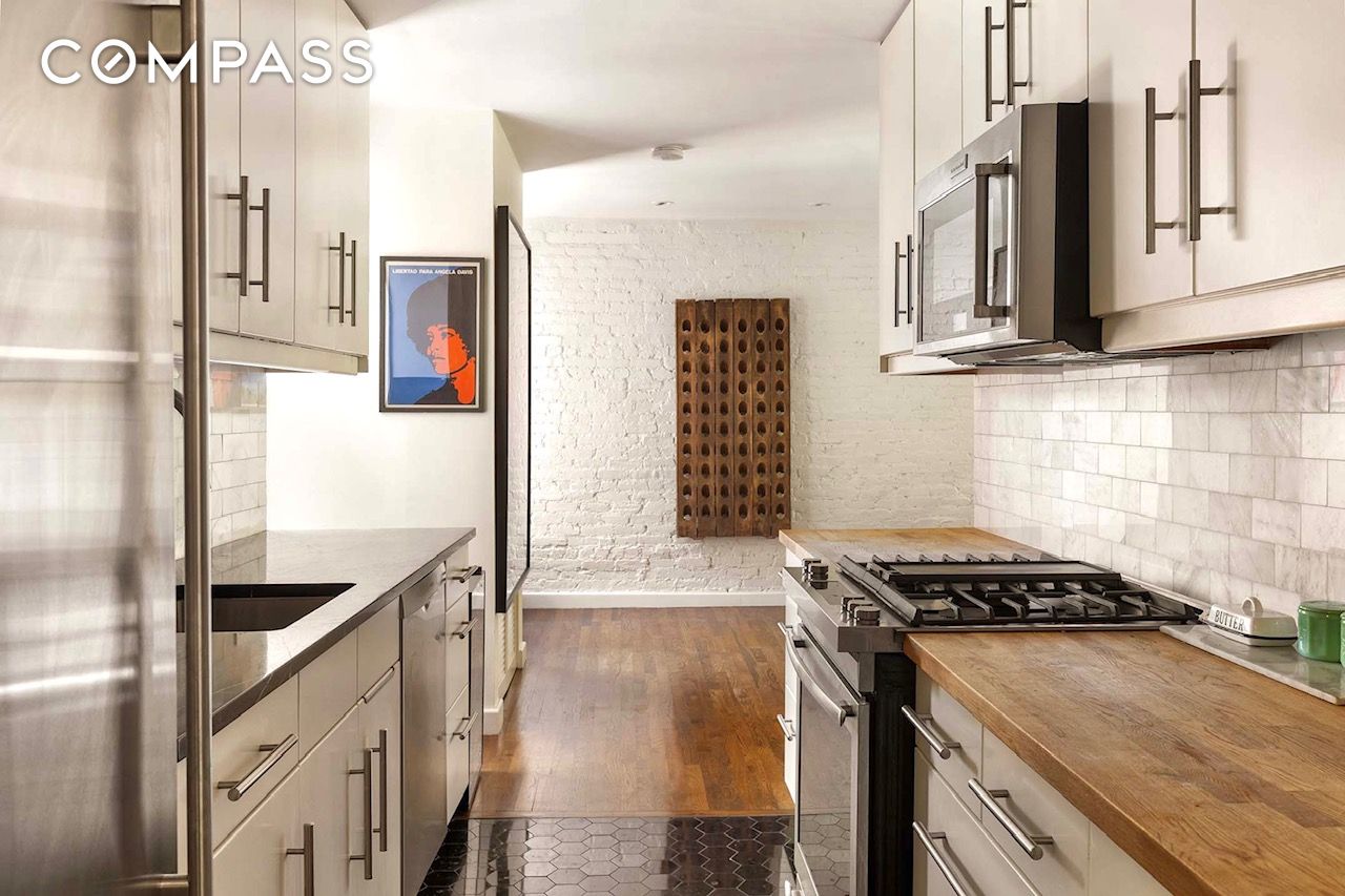 #6 photo, 211 E 3rd Street, マンハッタン East Village , NY 10009