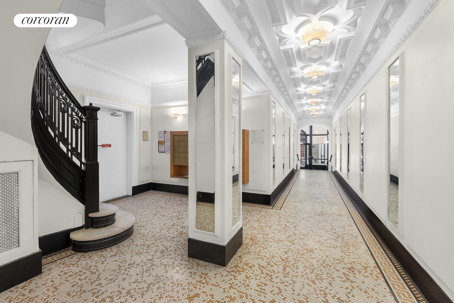 #11 photo, 241 W 108TH Street, マンハッタン Upper West Side , NY 10025