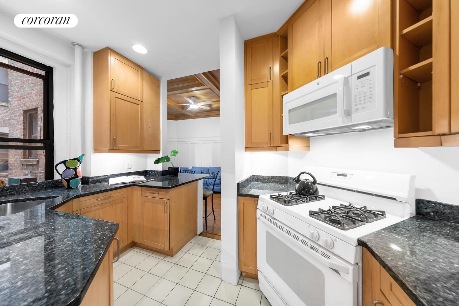 #7 photo, 241 W 108TH Street, マンハッタン Upper West Side , NY 10025