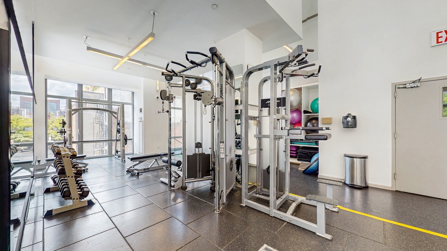 #12 photo, 310 W 52ND Street, マンハッタン Hells Kitchen , NY 10019