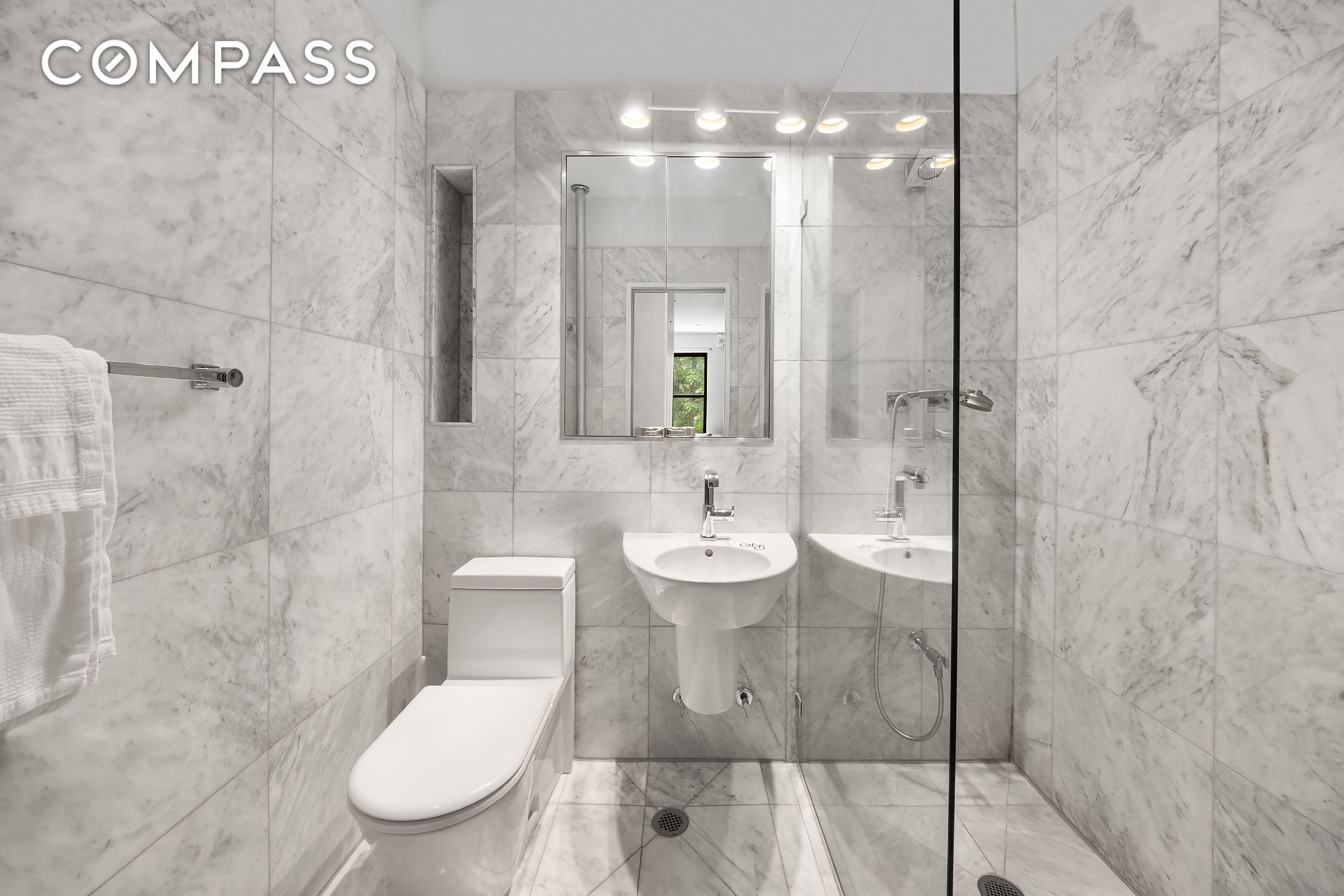 #9 photo, 27 W 82nd Street, マンハッタン Upper West Side , NY 10024