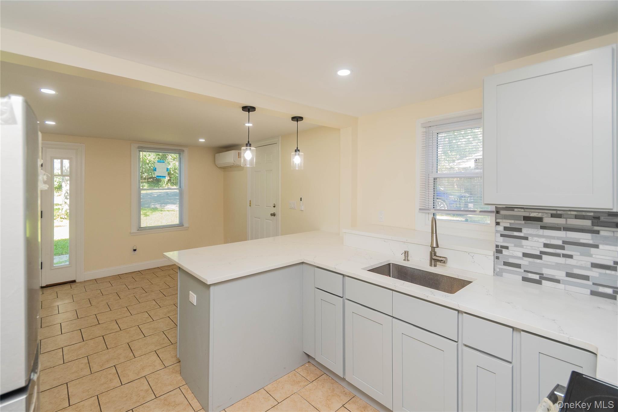 #13 photo, 102 Dowling Street, Newburgh , NY 12550