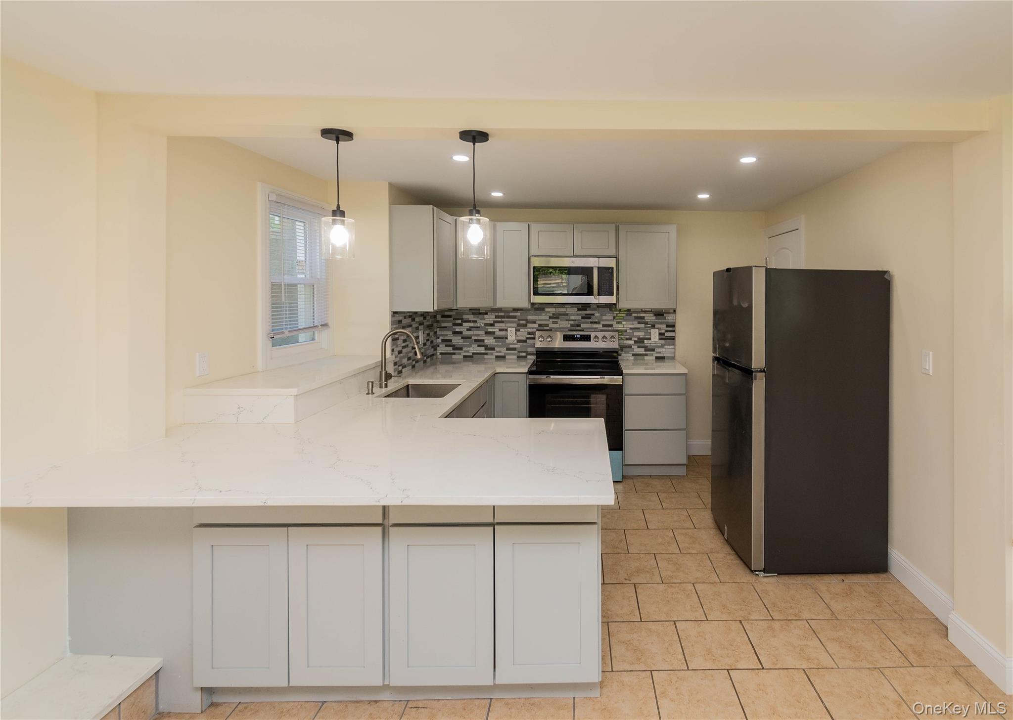 #16 photo, 102 Dowling Street, Newburgh , NY 12550