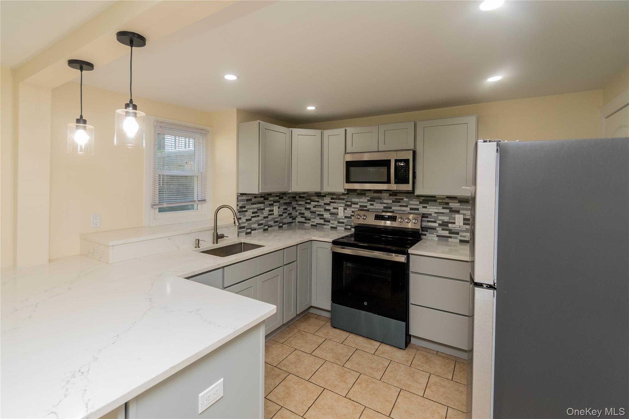 #19 photo, 102 Dowling Street, Newburgh , NY 12550