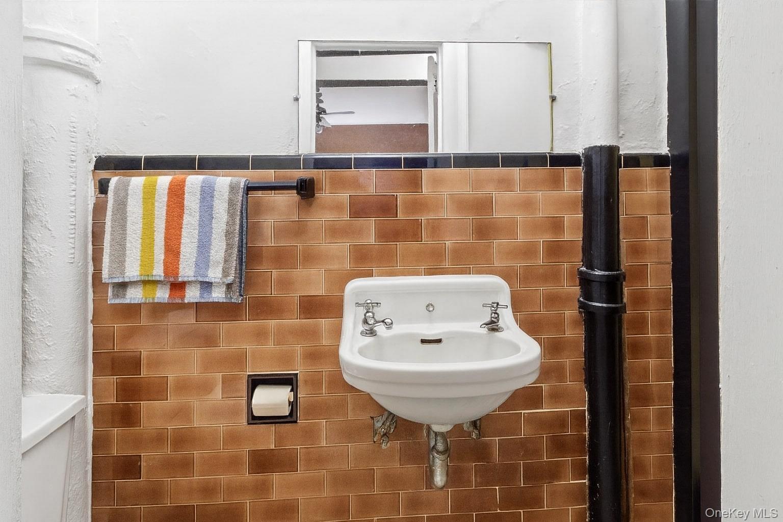 #8 photo, 92 Hamilton Avenue, Yonkers , NY 10705