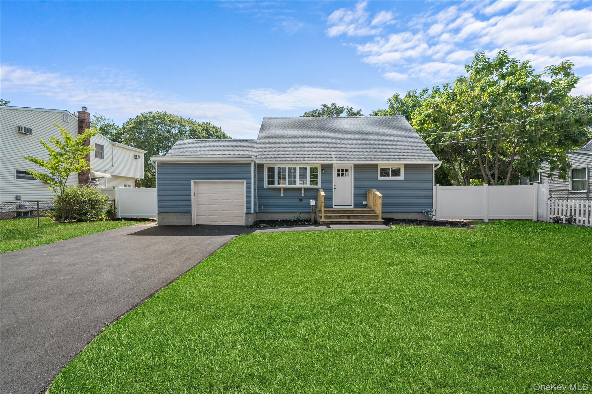 #1 photo, 14 21st Avenue, 东长岛 海湾 Bay Shore , NY 11706