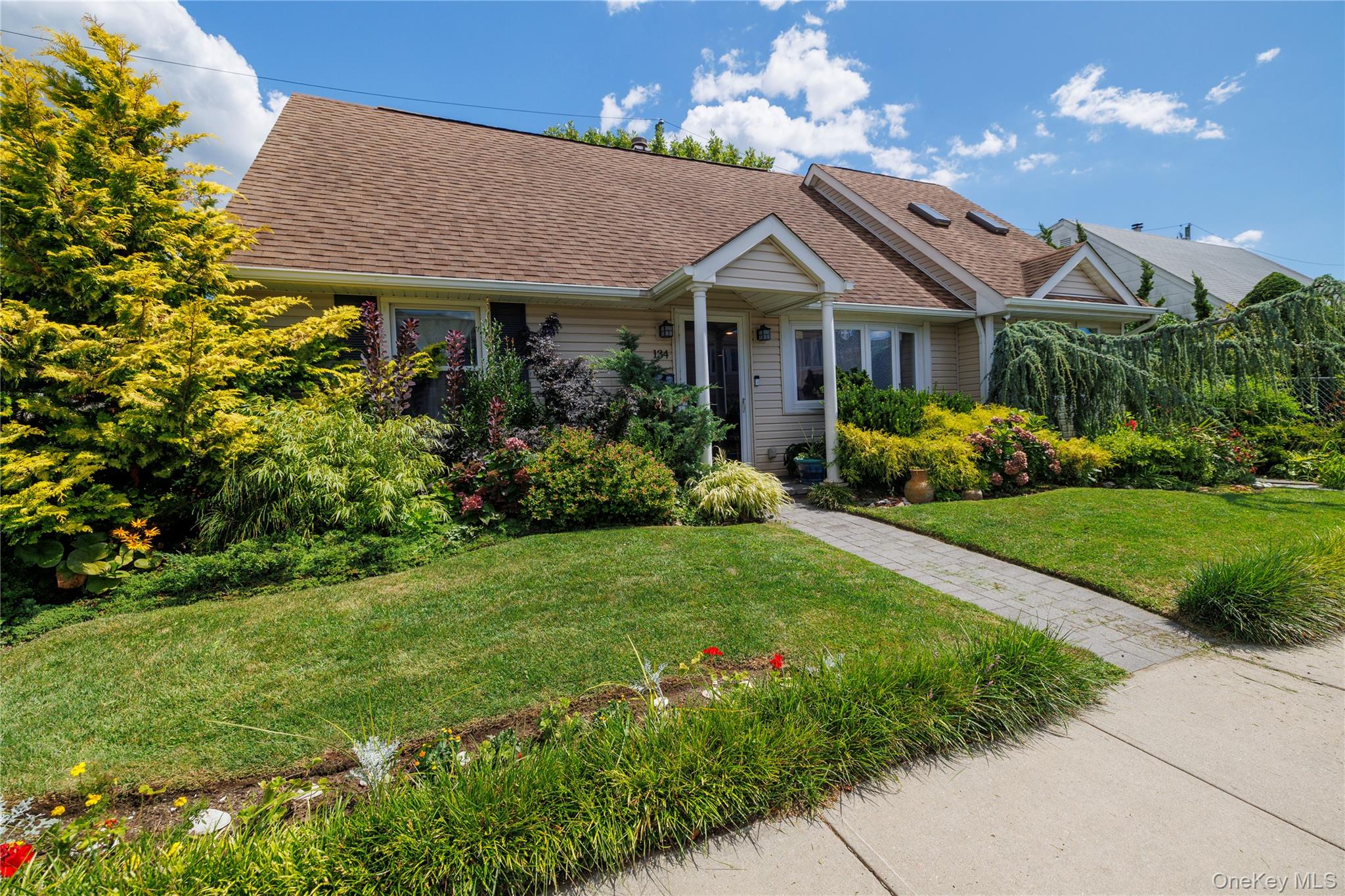 #1 photo, 134 Cleveland Avenue, नासाउ काउंटी Long Beach , NY 11561