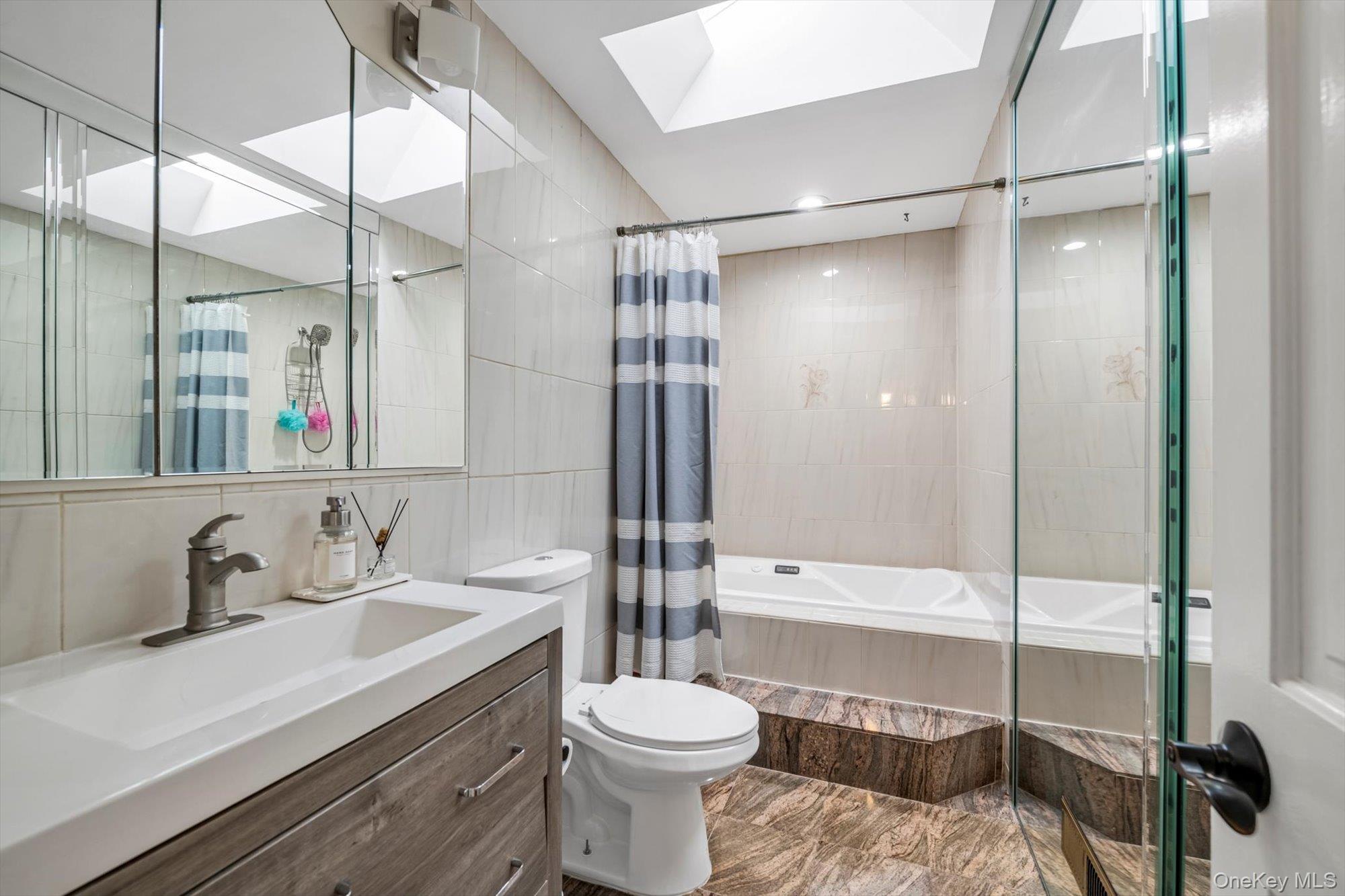 #13 photo, 12 Julliard Drive, ナッソー郡 Plainview , NY 11803