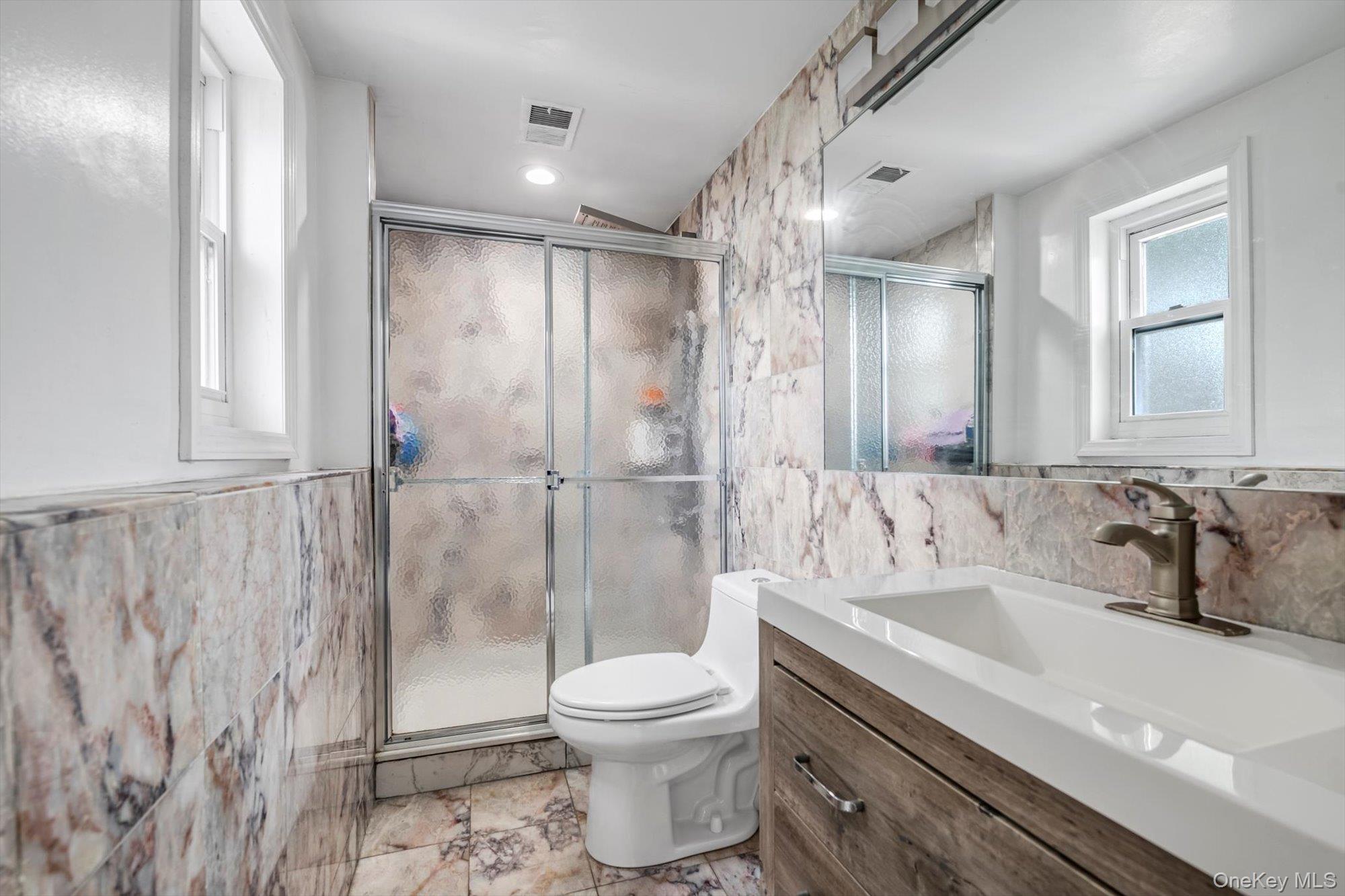 #16 photo, 12 Julliard Drive, ナッソー郡 Plainview , NY 11803