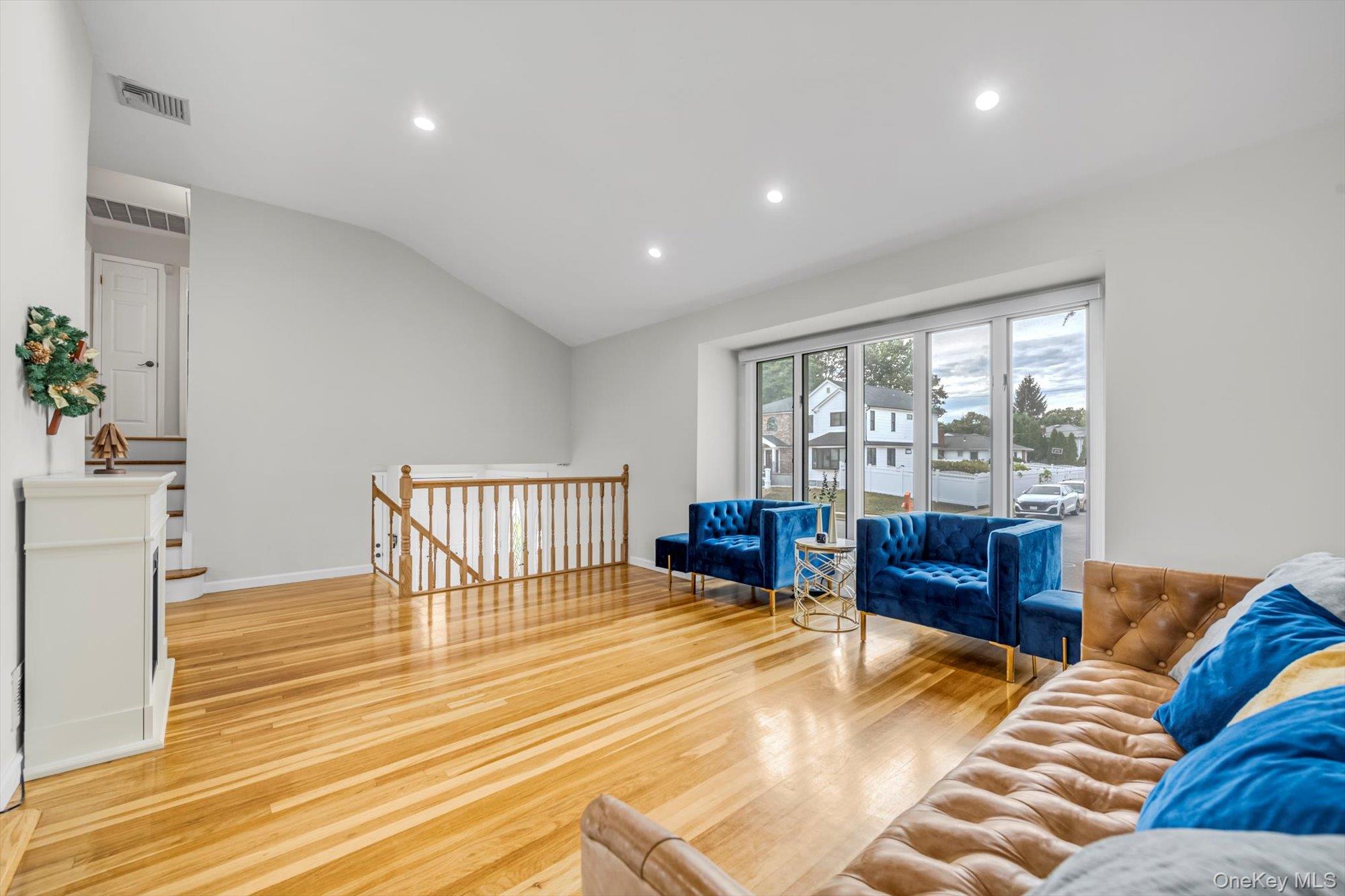 #4 photo, 12 Julliard Drive, ナッソー郡 Plainview , NY 11803