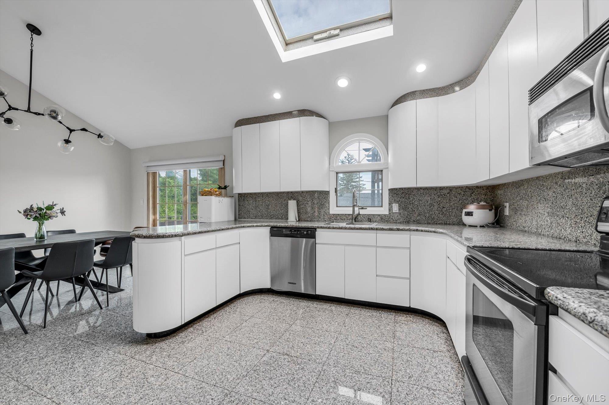 #8 photo, 12 Julliard Drive, ナッソー郡 Plainview , NY 11803