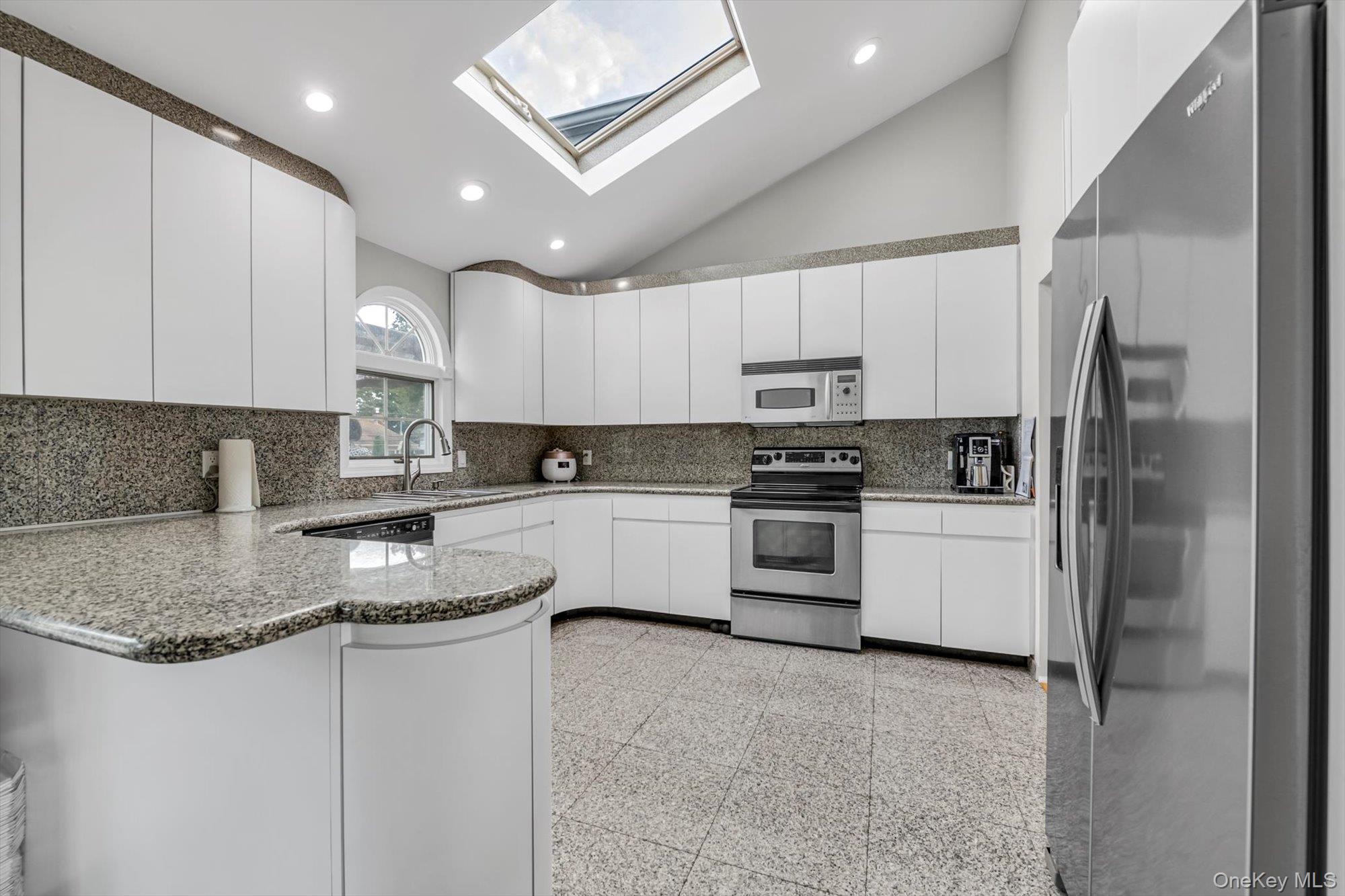 #9 photo, 12 Julliard Drive, ナッソー郡 Plainview , NY 11803