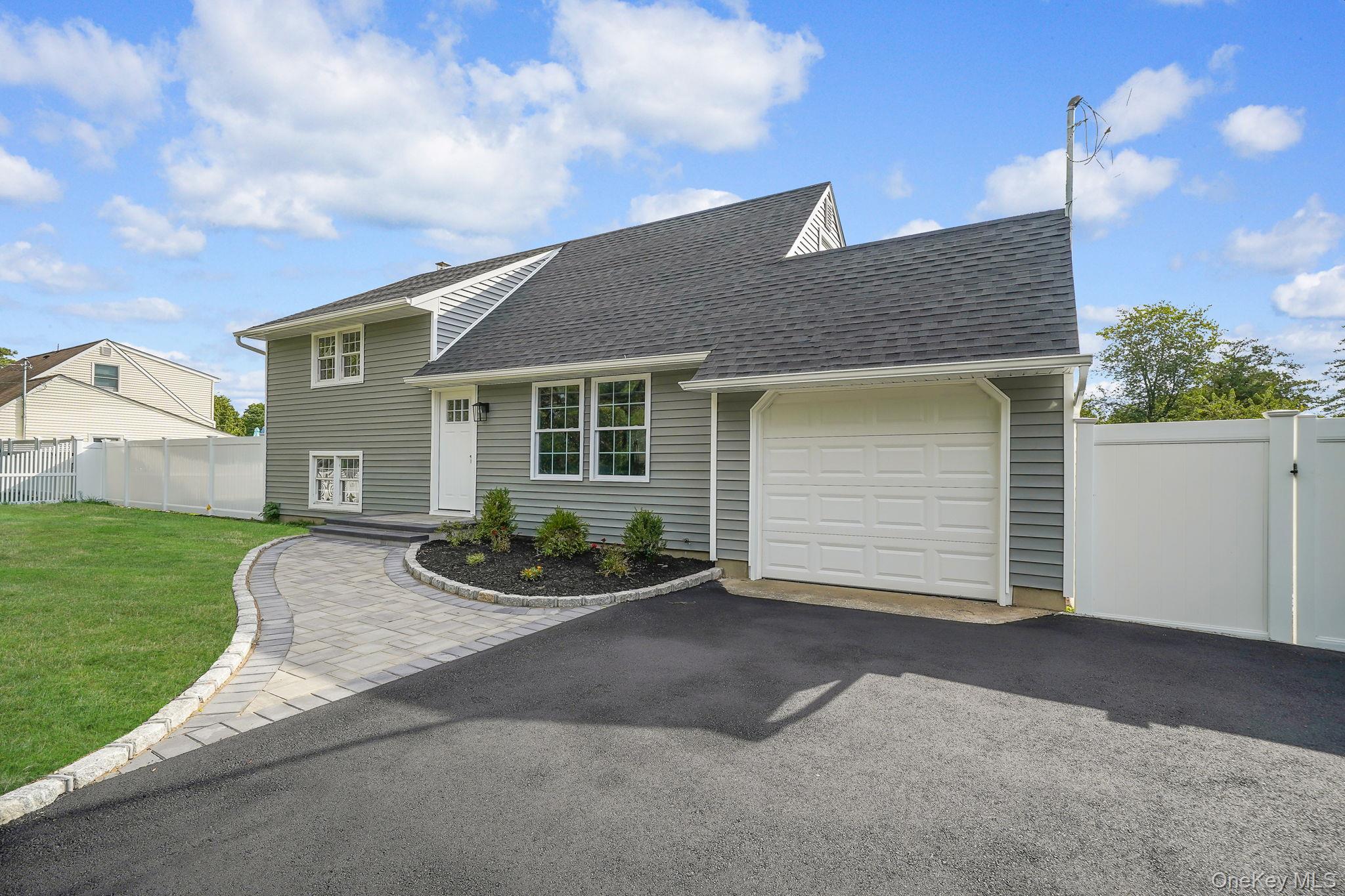 #1 photo, 775 Belmore Avenue, 东长岛 艾斯利普 Islip Terrace , NY 11752