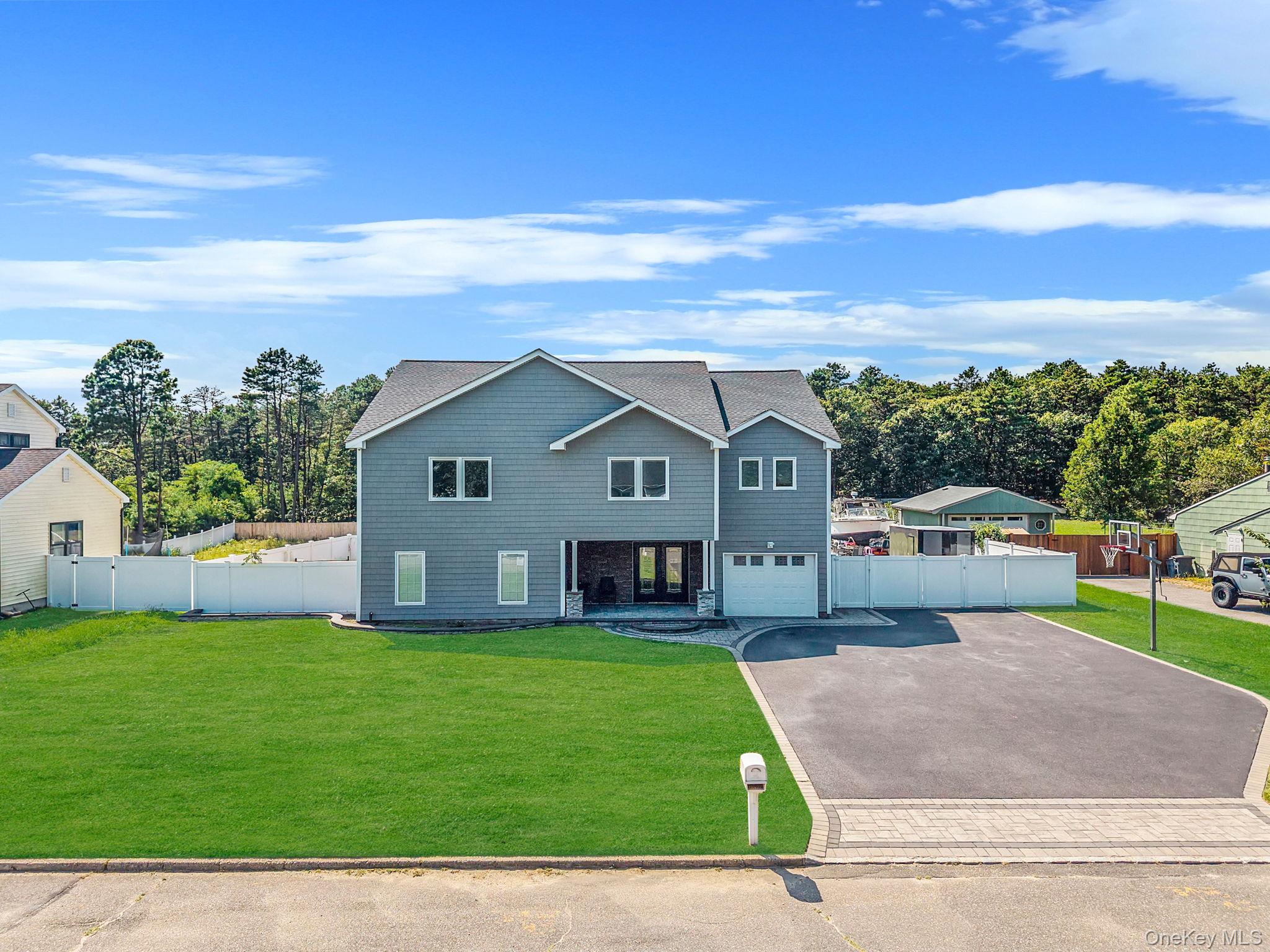 #1 photo, 48 Walnut Street, サフォーク郡 Coram , NY 11727