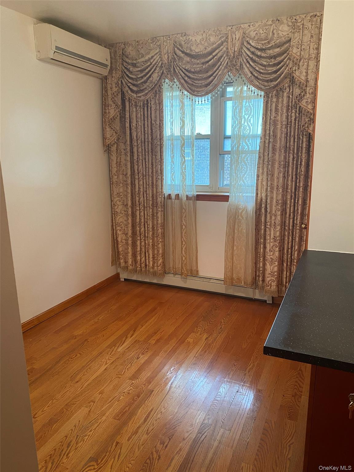 #1 photo, 48-19 67th Street, クイーンズ区 Woodside , NY 11377