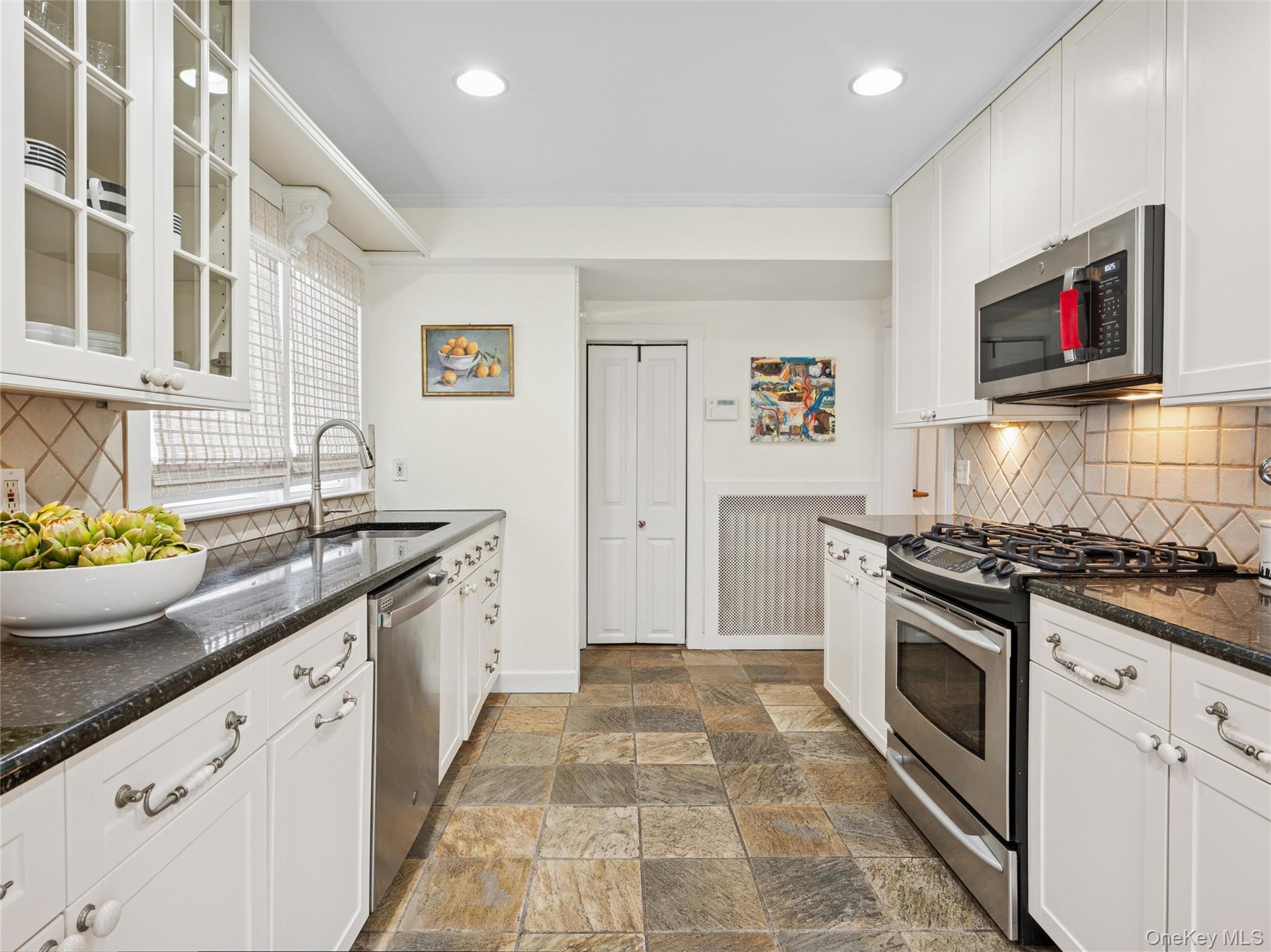 #14 photo, 23 Fraser Street, Pelham , NY 10803