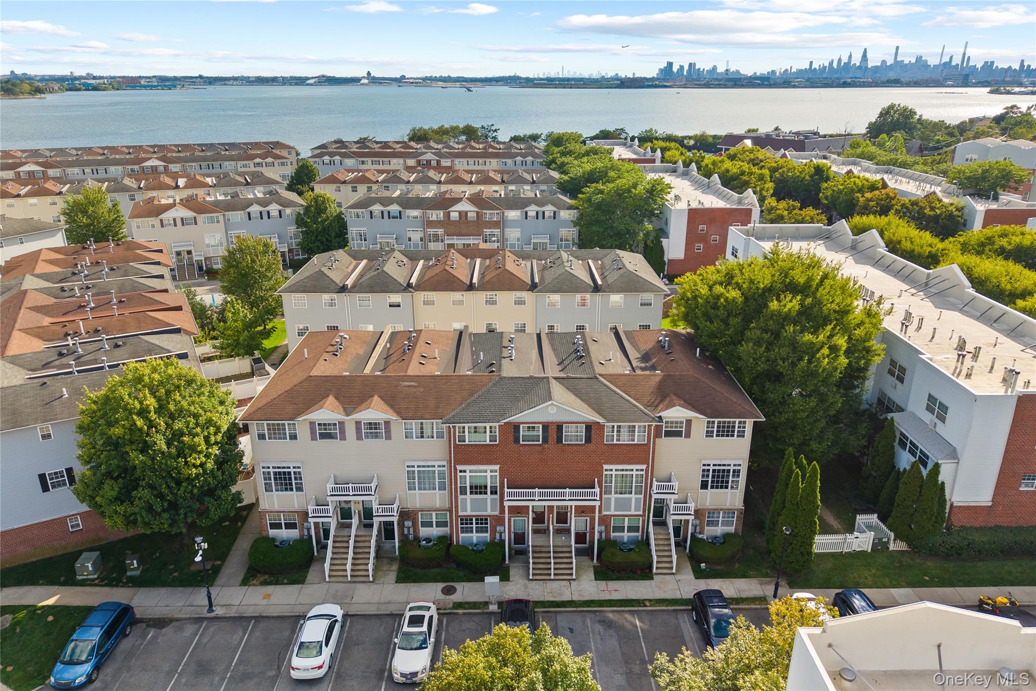 #1 photo, 109 Neptune Lane, ब्रोंक्स Bronx , NY 10473