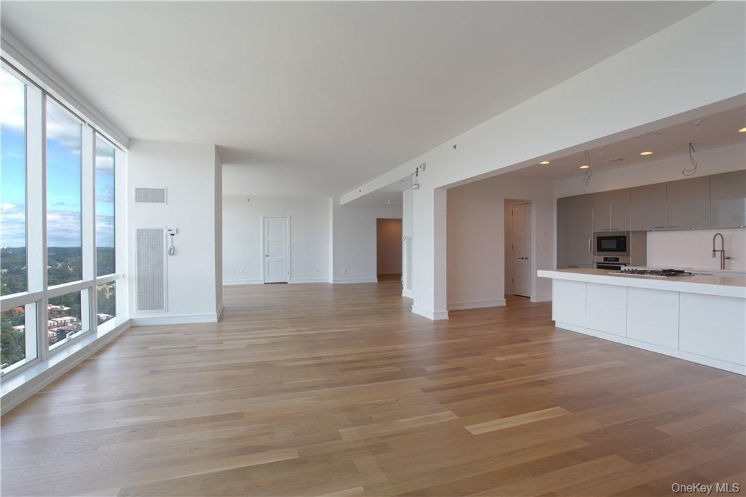 #5 photo, 1 Renaissance Square, White Plains , NY 10601