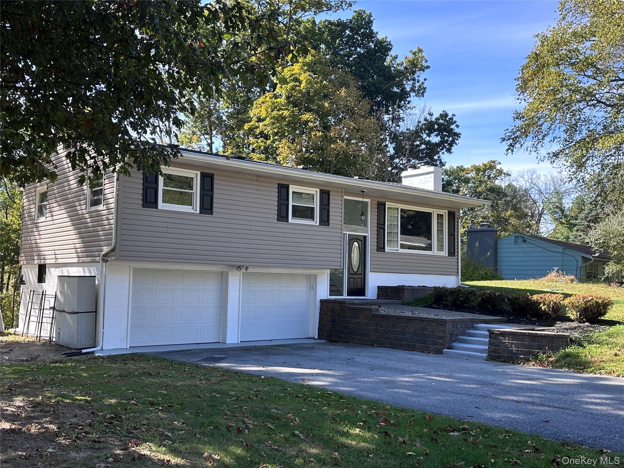 #1 photo, 171 Roosevelt Road, Hyde Park , NY 12538