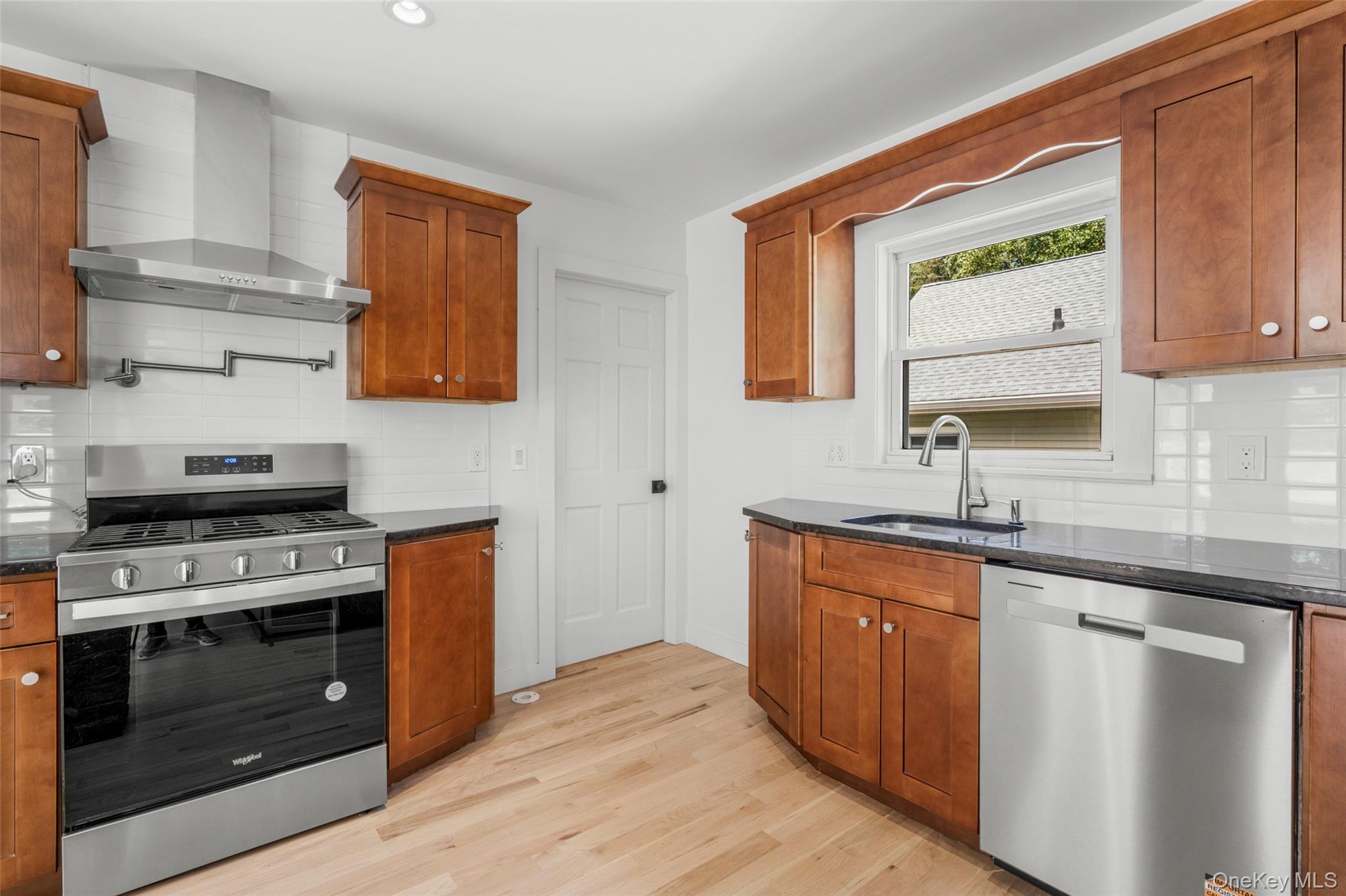 #3 photo, 324 Tuxedo Place, Hawthorne , NY 10532