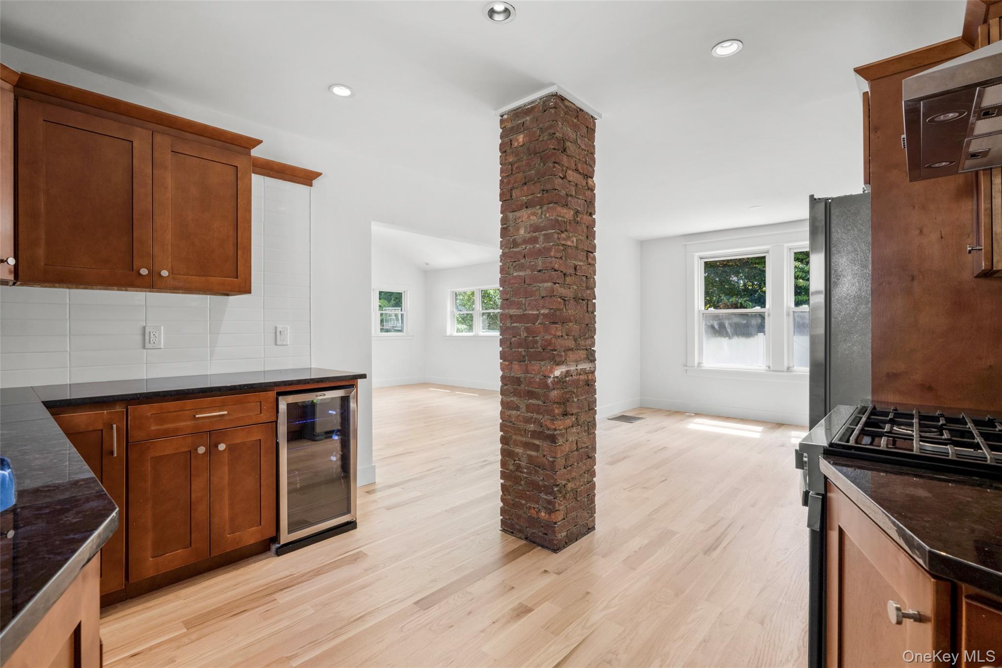 #4 photo, 324 Tuxedo Place, Hawthorne , NY 10532