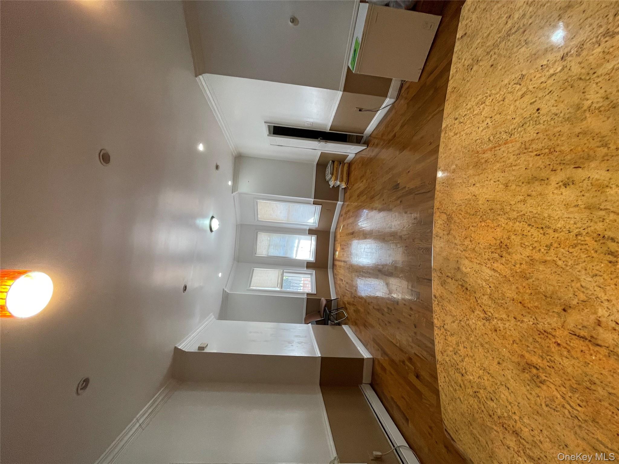 #3 photo, 677 E 224th Street, ブロンクス区 Bronx , NY 10466