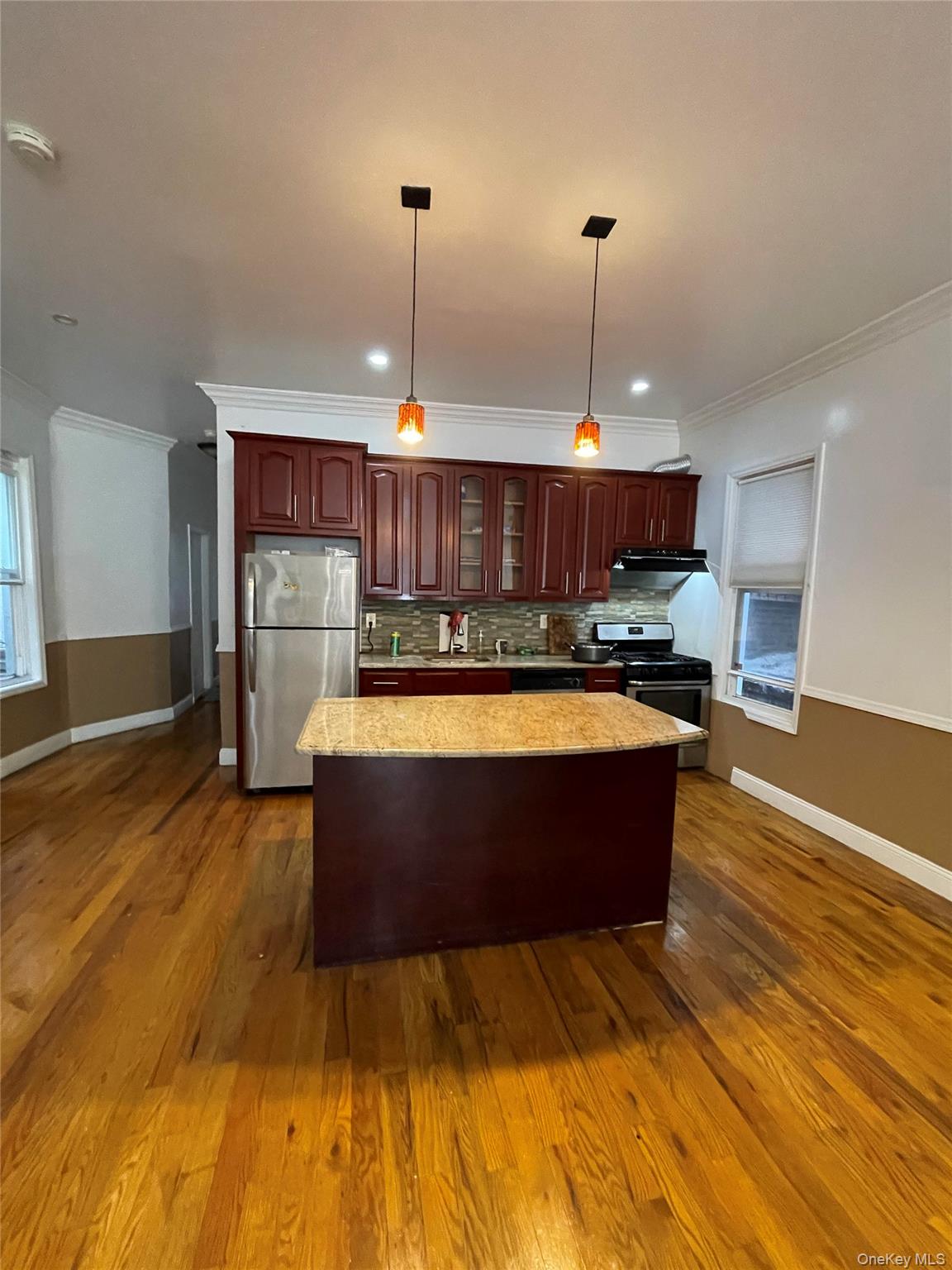 #4 photo, 677 E 224th Street, ブロンクス区 Bronx , NY 10466