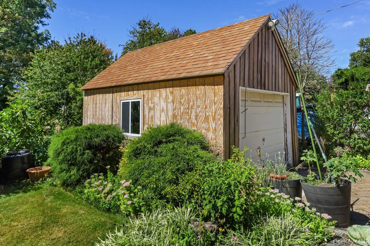 #11 photo, 889 James Street, Pelham , NY 10803