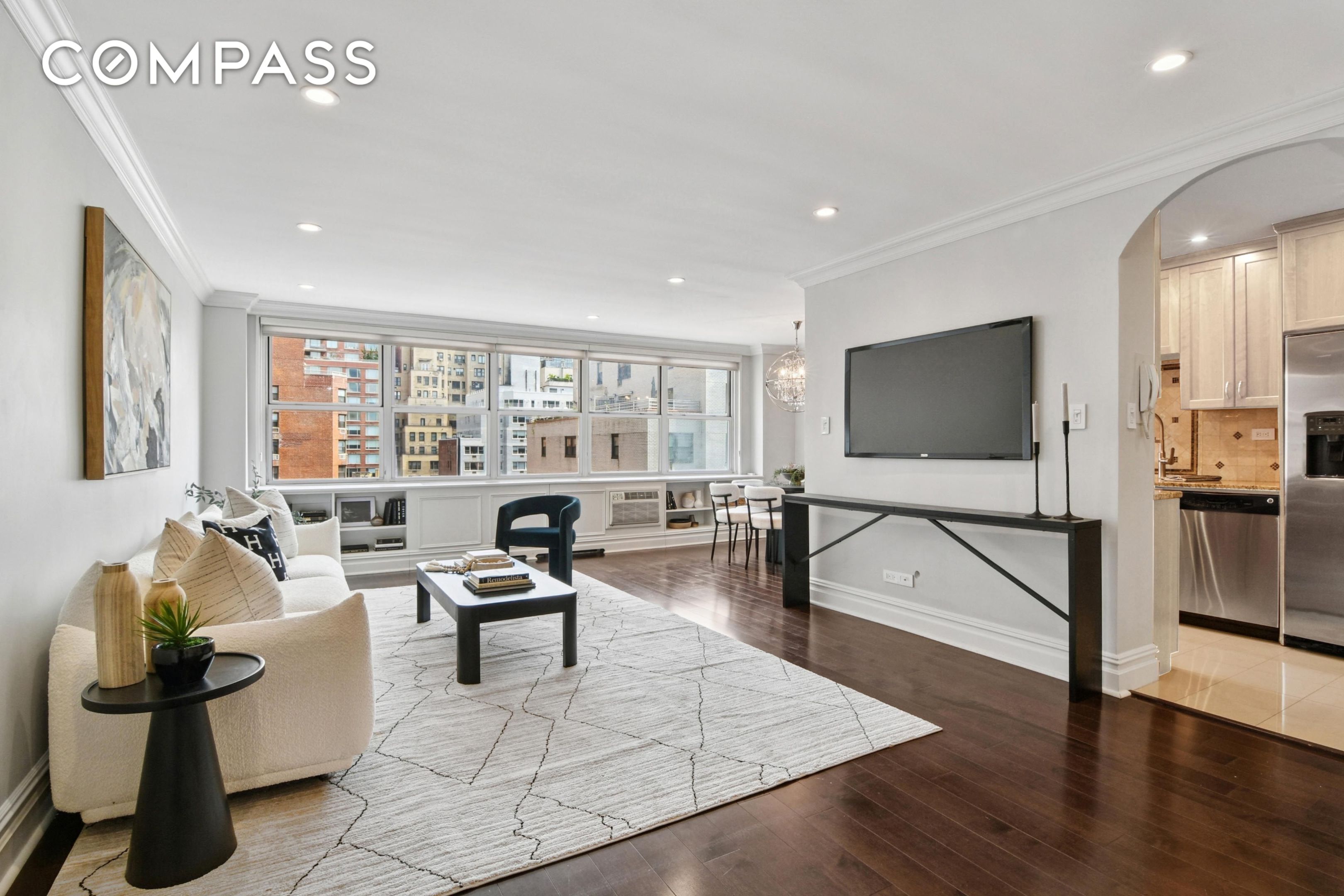 #1 photo, 310 E 70th Street, マンハッタン Lenox Hill , NY 10021