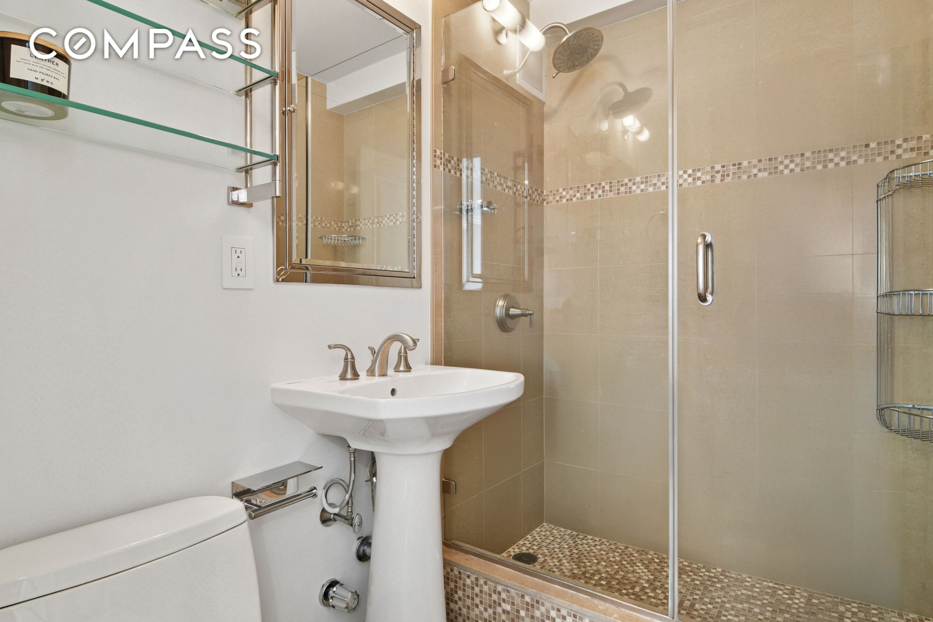 #9 photo, 310 E 70th Street, マンハッタン Lenox Hill , NY 10021