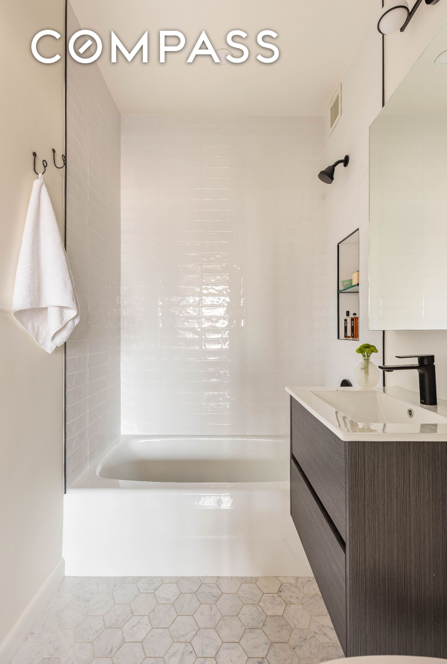 #9 photo, 60 E 8th Street, マンハッタン Greenwich Village , NY 10003