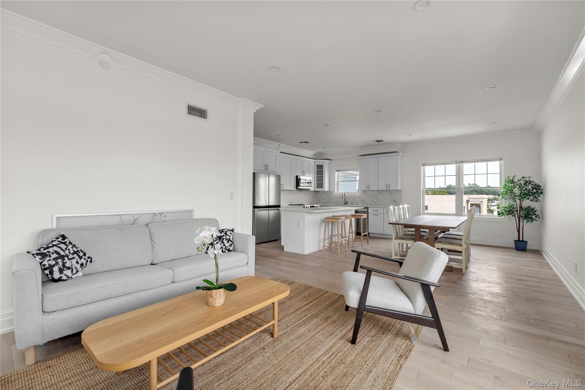 #4 photo, 20 Secatoag Ave, Port Washington , NY 11050