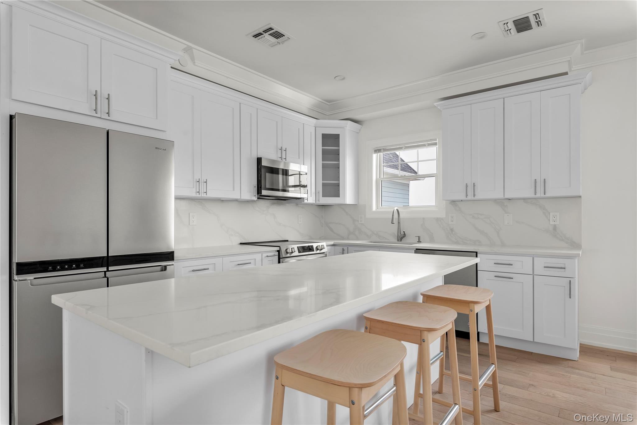 #6 photo, 20 Secatoag Ave, Port Washington , NY 11050