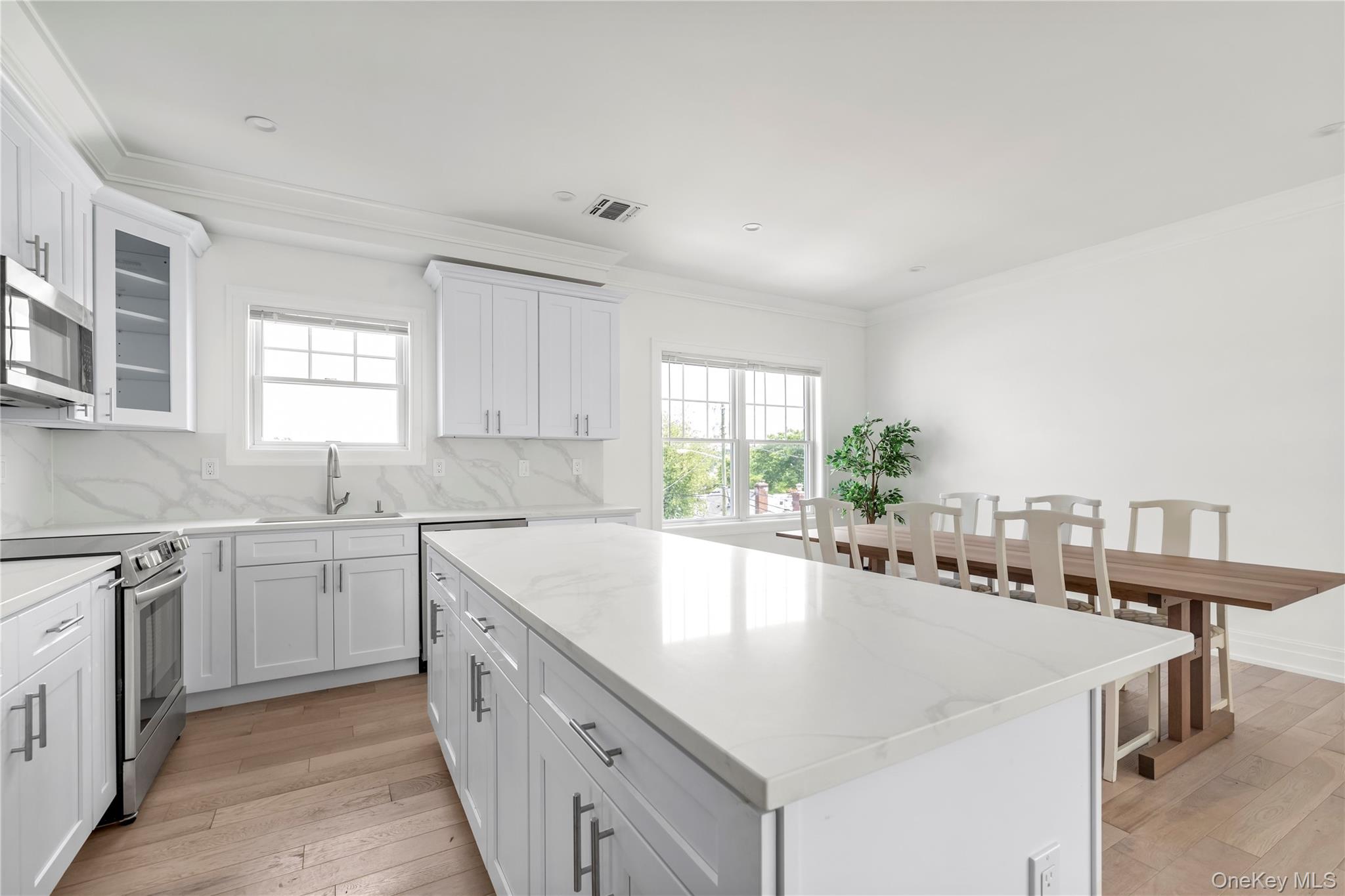 #7 photo, 20 Secatoag Ave, Port Washington , NY 11050