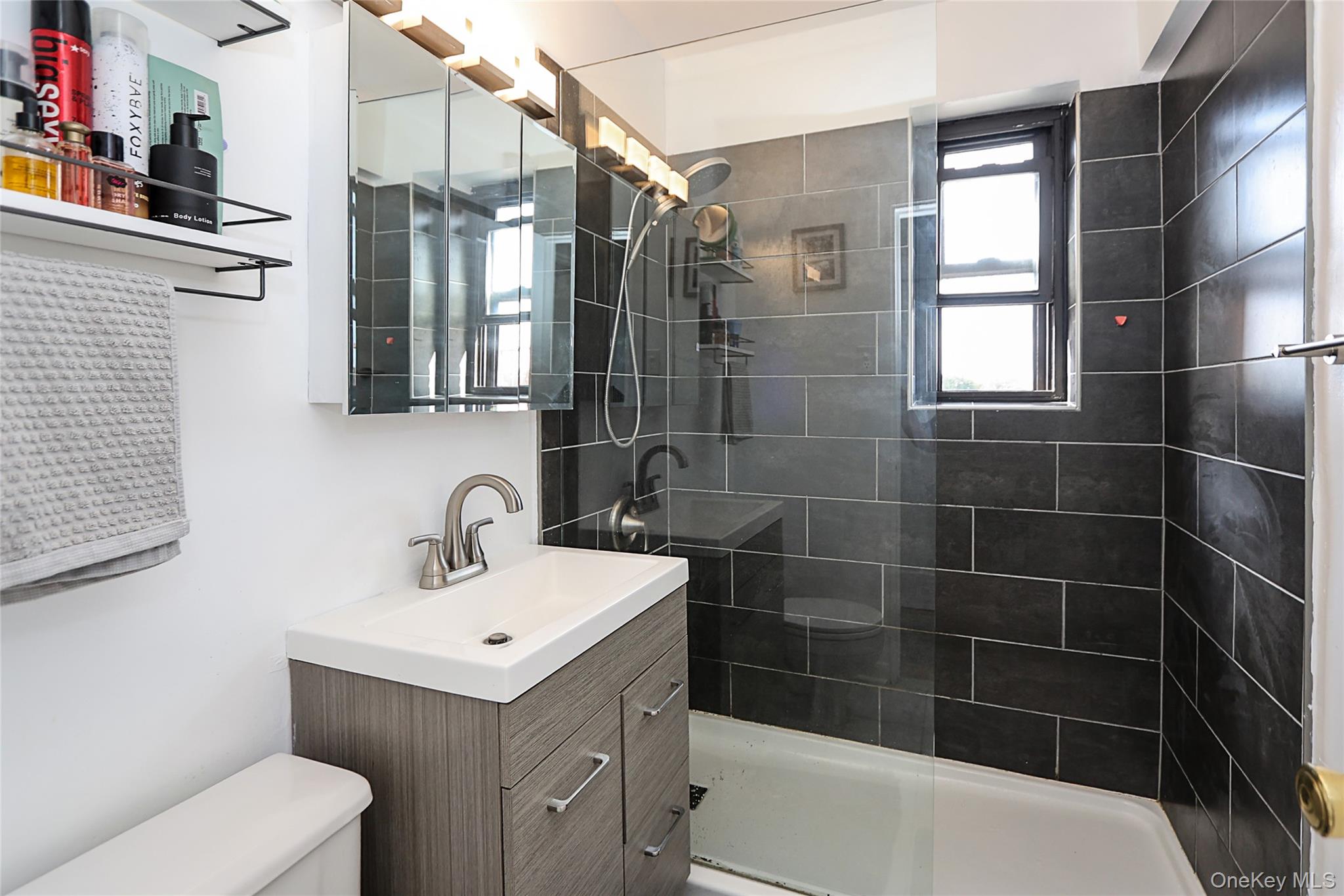 #18 photo, 147-10 84th Road, クイーンズ区 Briarwood , NY 11435