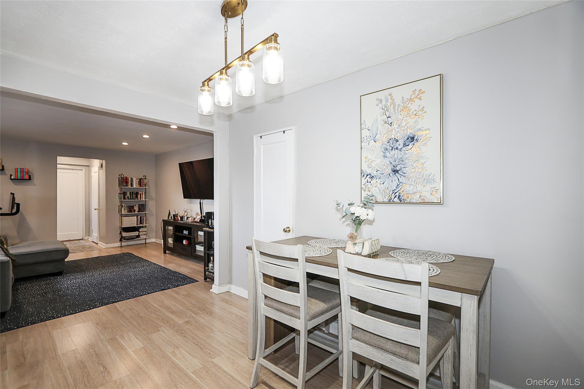 #3 photo, 147-10 84th Road, クイーンズ区 Briarwood , NY 11435