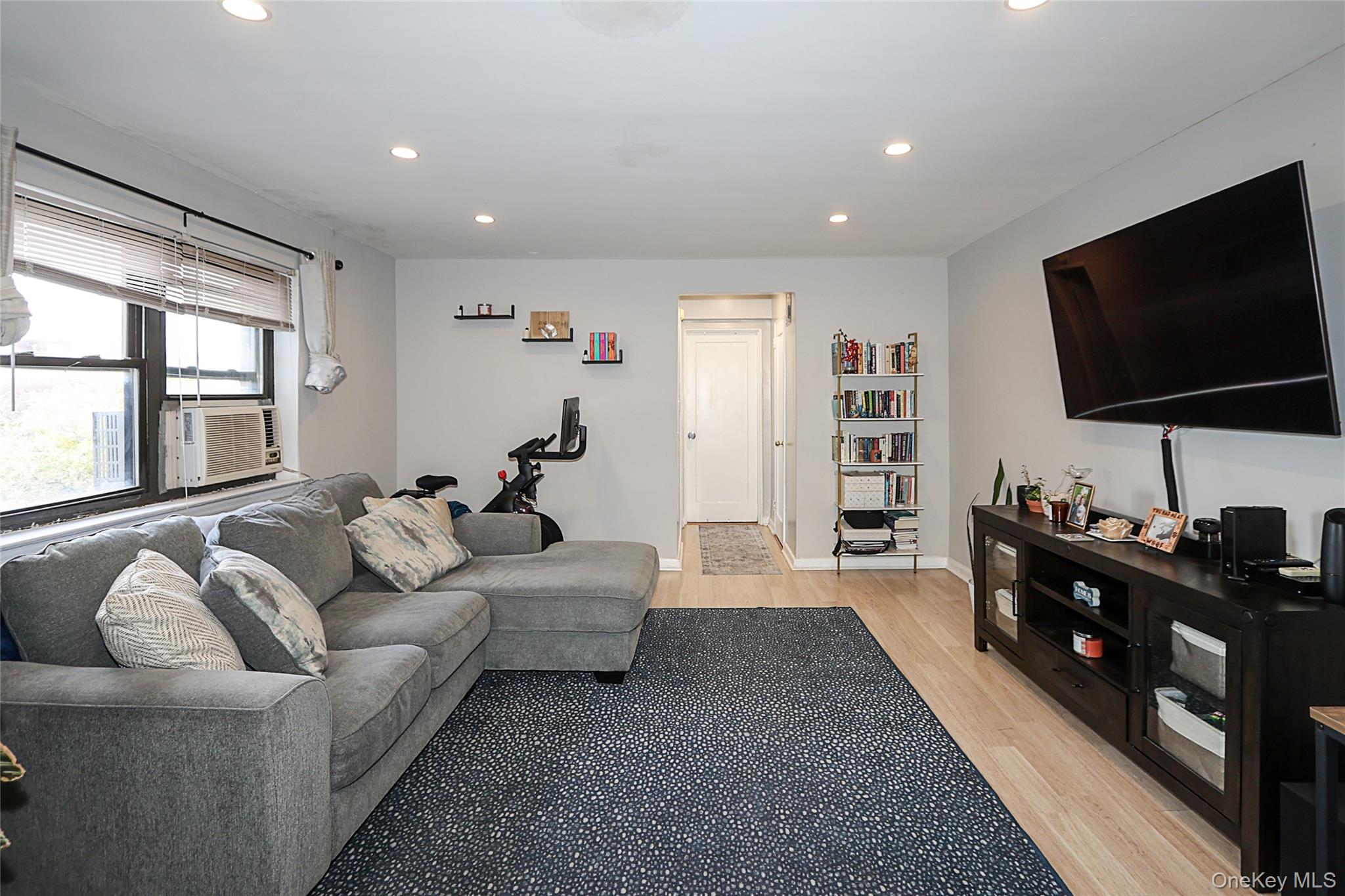 #8 photo, 147-10 84th Road, クイーンズ区 Briarwood , NY 11435