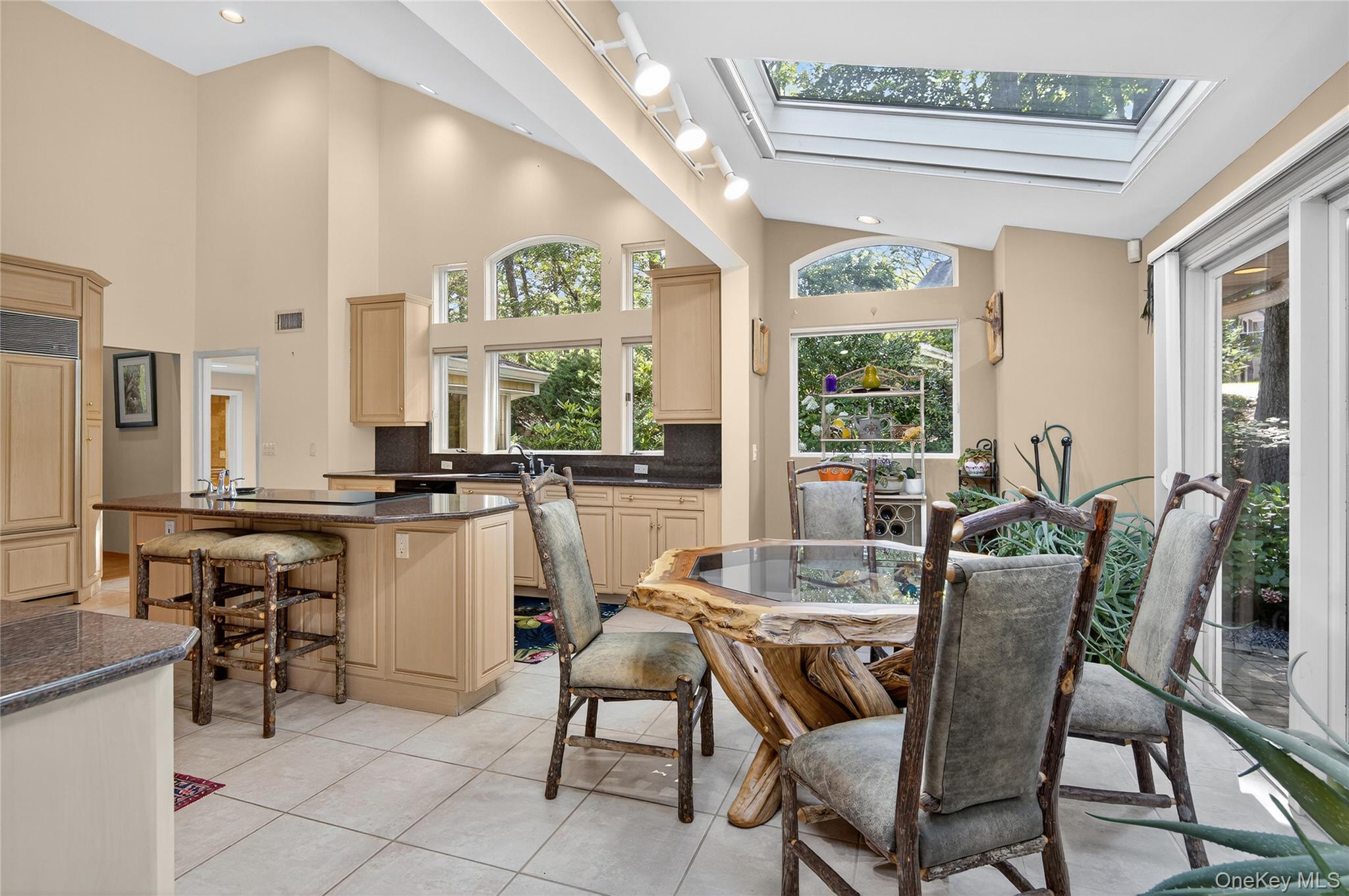 #10 photo, 18 Roundtree Drive, サフォーク郡 Melville , NY 11747